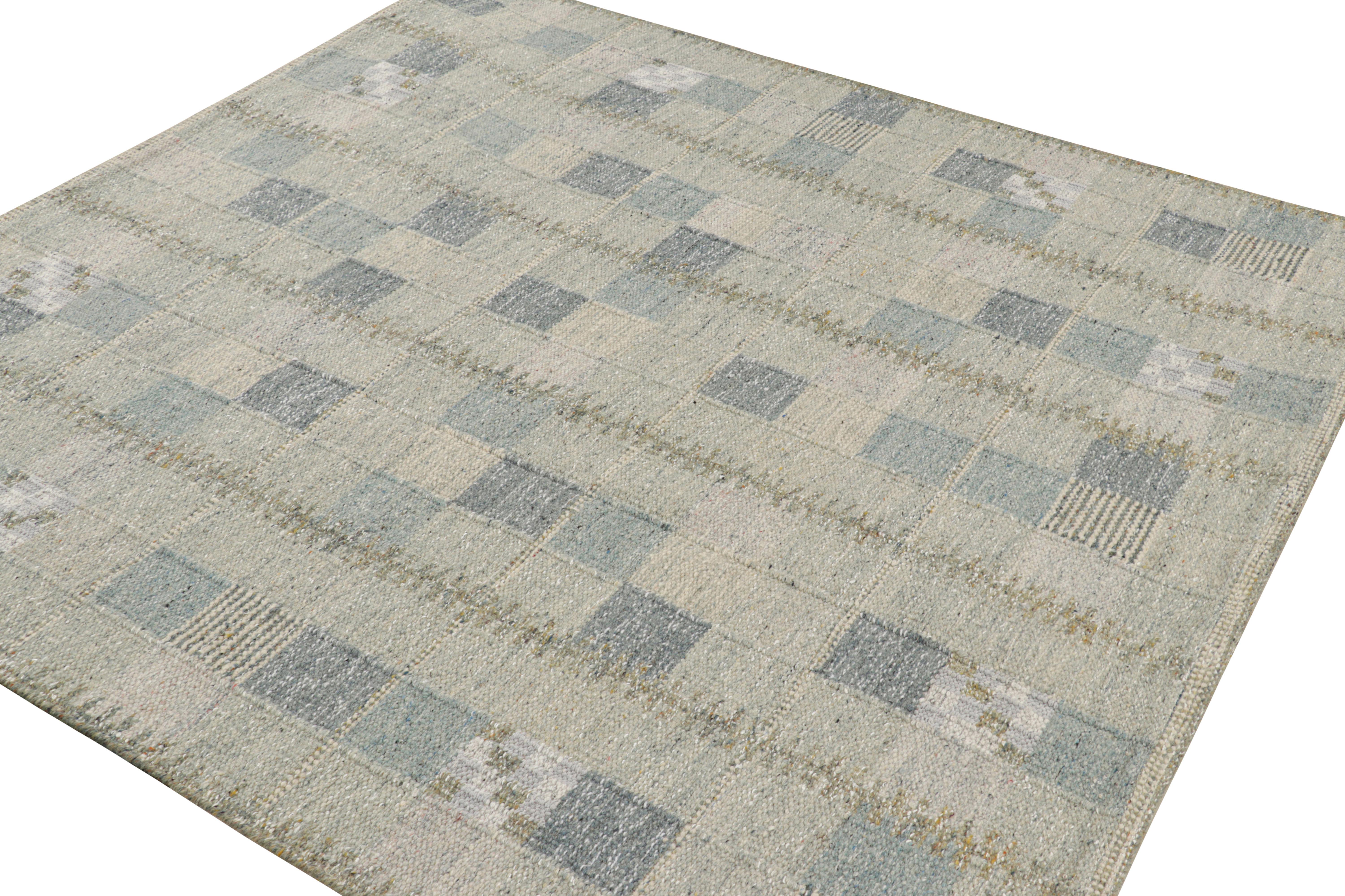 Indiano Tappeto quadrato in stile scandinavo Rug & Kilim con motivi geometrici grigi e blu in vendita