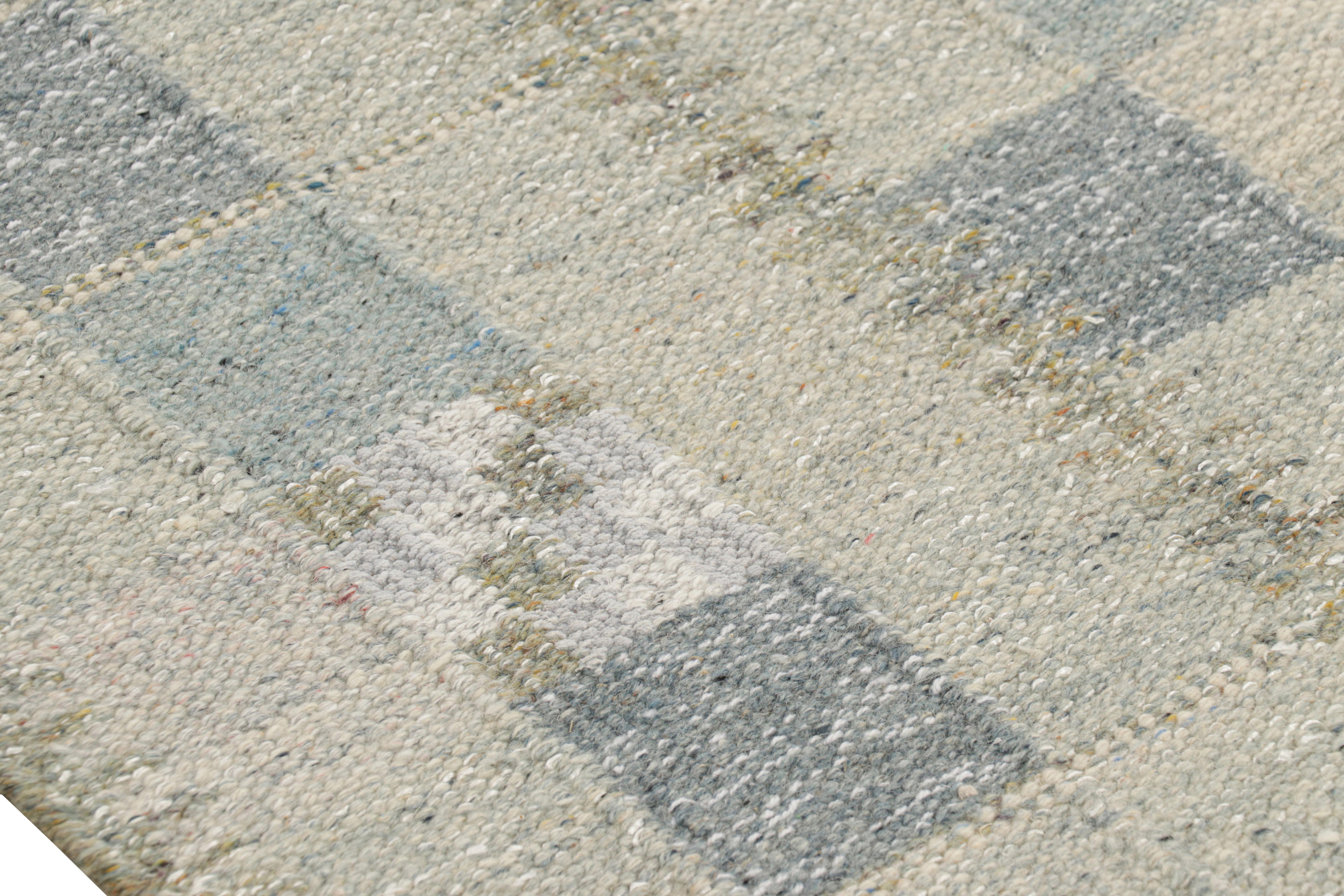 Tappeto quadrato in stile scandinavo Rug & Kilim con motivi geometrici grigi e blu In condizioni Nuovo in vendita a Long Island City, NY