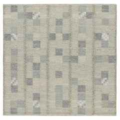 Rug & Kilims quadratischer Teppich im skandinavischen Stil mit grauen und blauen geometrischen Mustern
