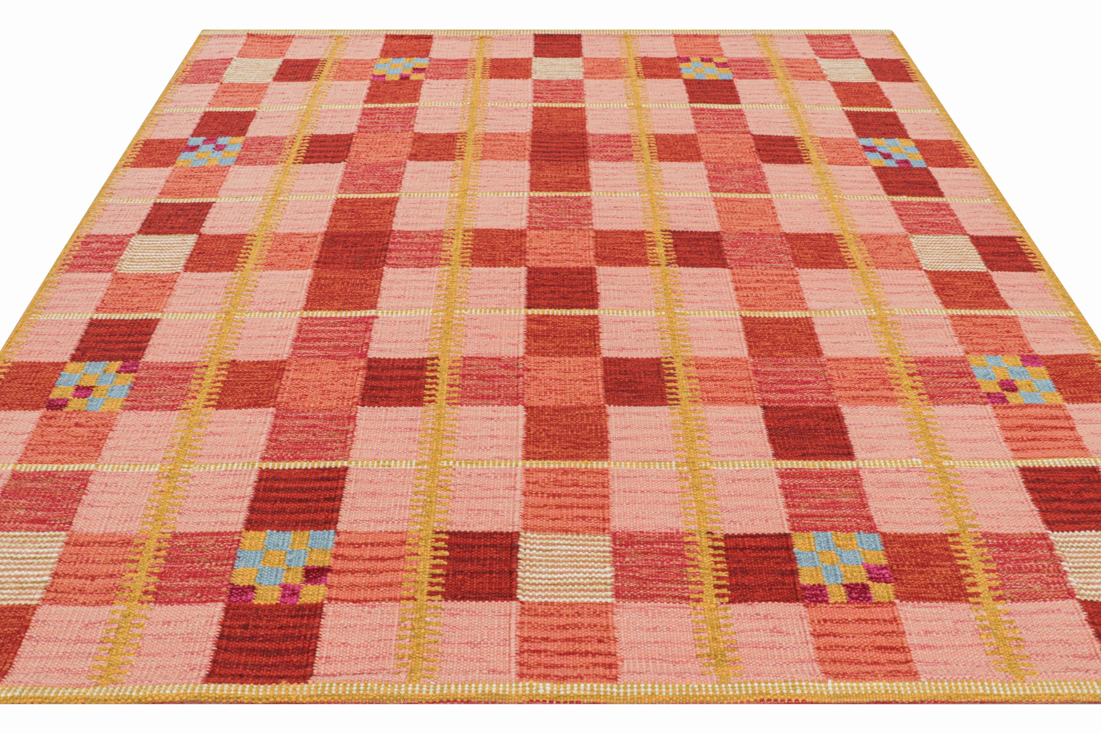 Indiano Tappeto quadrato in stile scandinavo con motivi geometrici rossi e rosa di Rug & Kilim in vendita