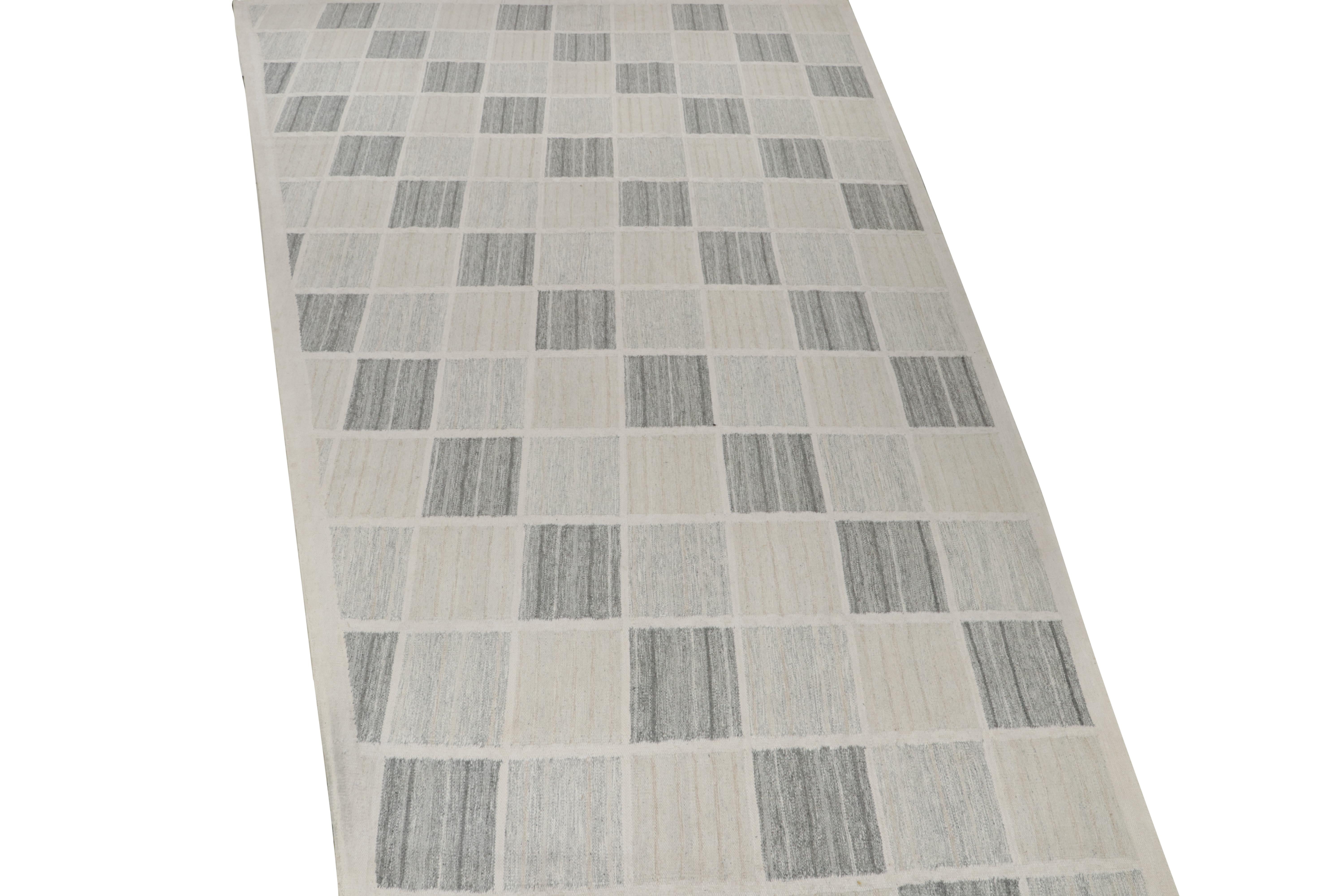 Modern Rug & Kilim’s Scandinavian Style Trapezoid Kilim in Gray with Geometric Pattern For Sale