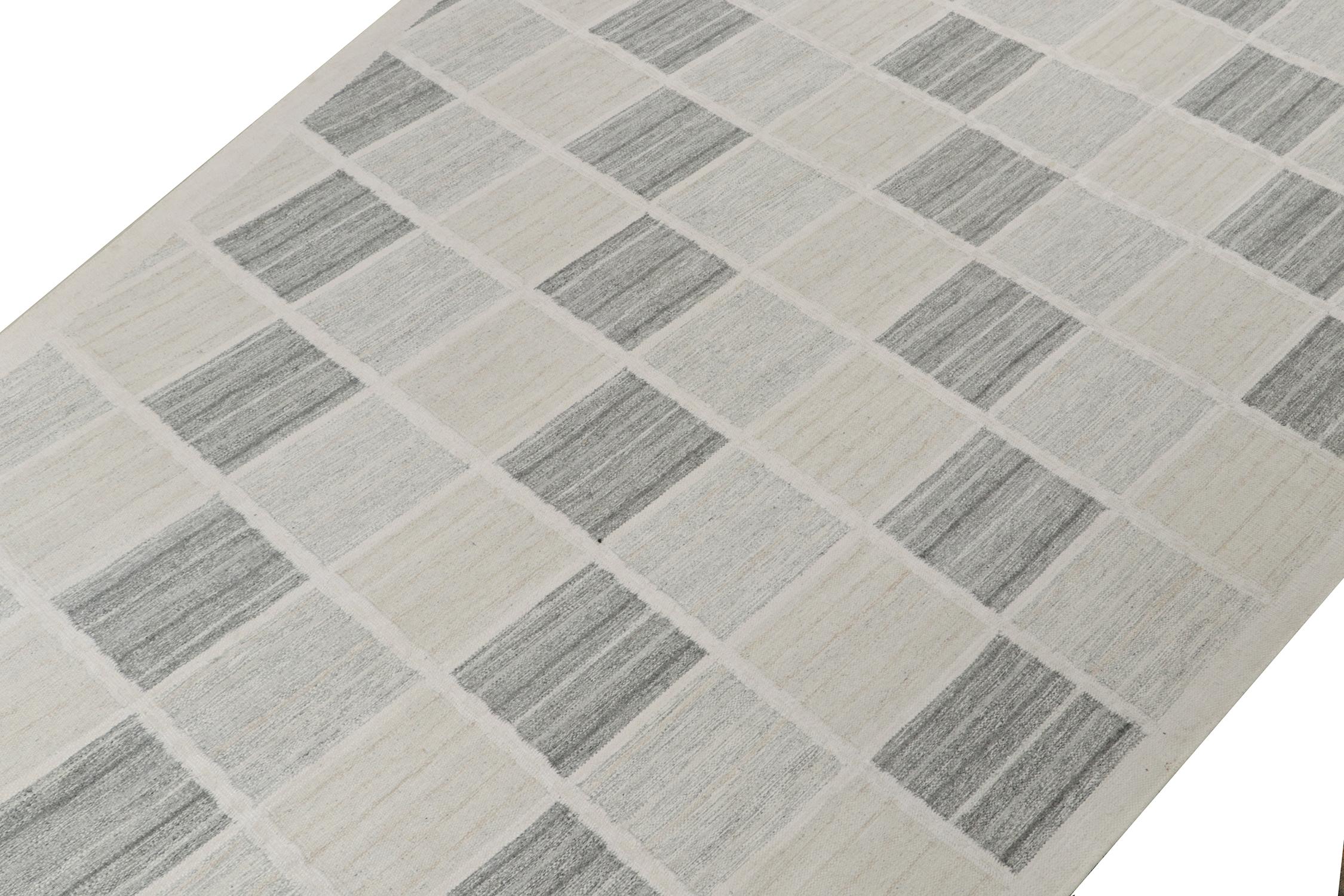 Indiano Rug & Kilim è un Kilim trapezoidale in stile scandinavo di colore grigio con motivo geometrico in vendita