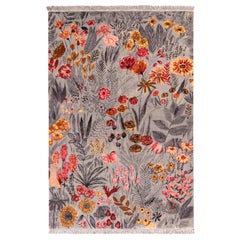 Rug & Kilim's Seirafian Style Rug in Gray and Red Floral Pattern (tapis de style sérafien à motifs floraux gris et rouges)