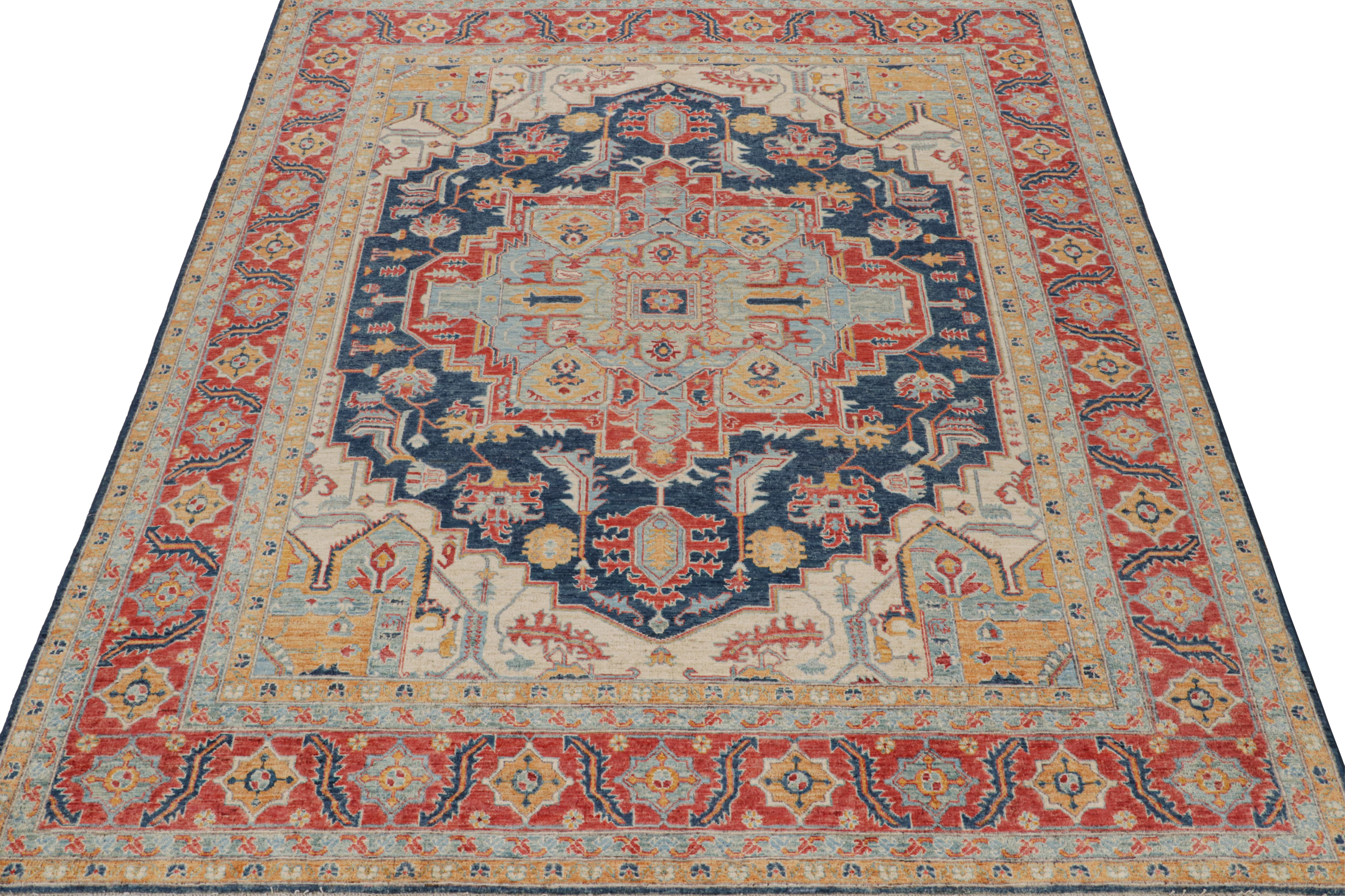 Afghan Rug & Kilim's Serapi Style rug in Red, Blue & Gold with Medallion Pattern (tapis de style sérapi en rouge, bleu et or avec motif de médaillon) en vente