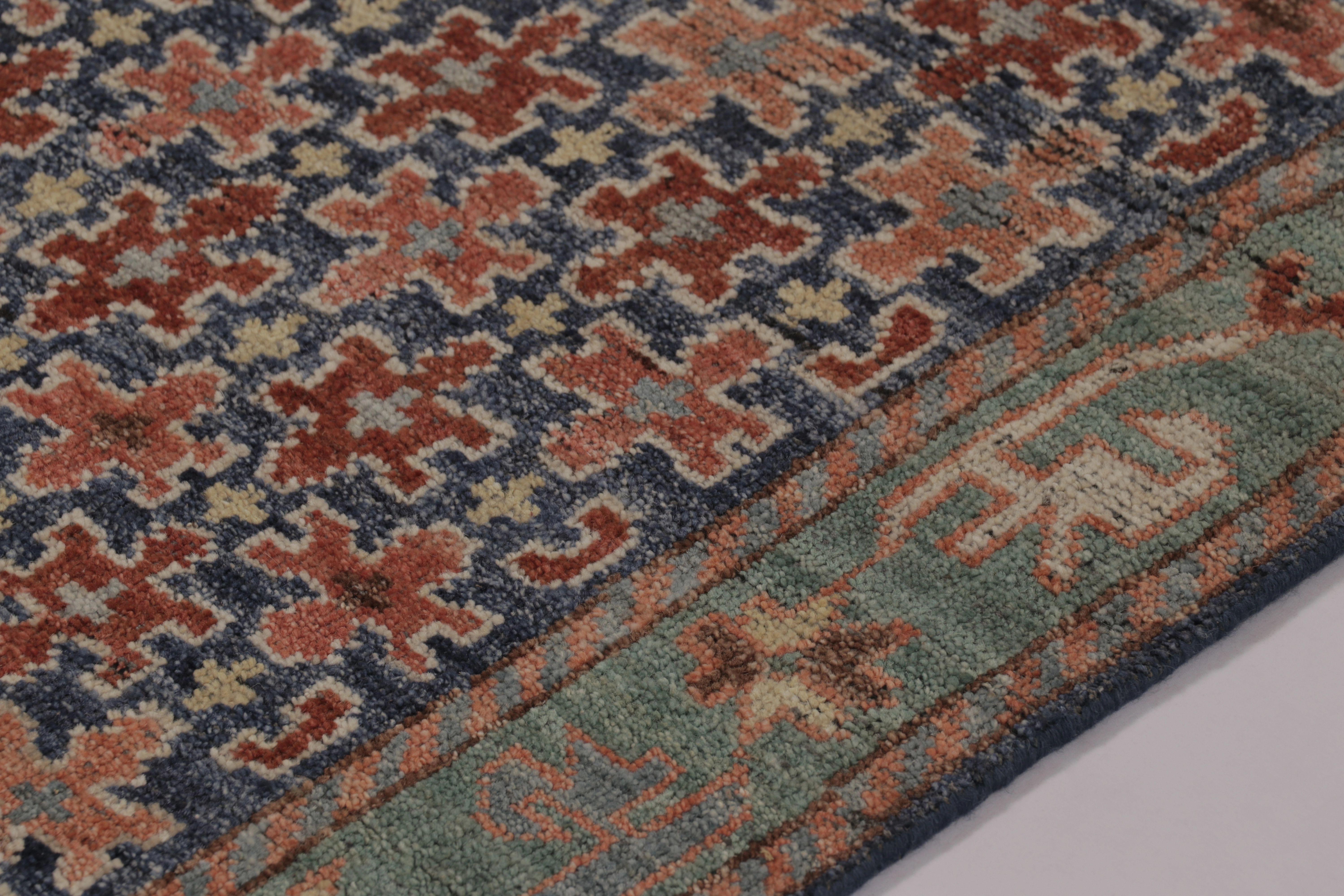 Fabriqué en laine durable nouée à la main, ce tapis 3x3 est un nouvel ajout exceptionnel à la Collection Burano de Rug & Kilim. Cette pièce est profondément inspirée d'un textile persan particulier de la tribu Shahsavan - un ancien sac Soumac