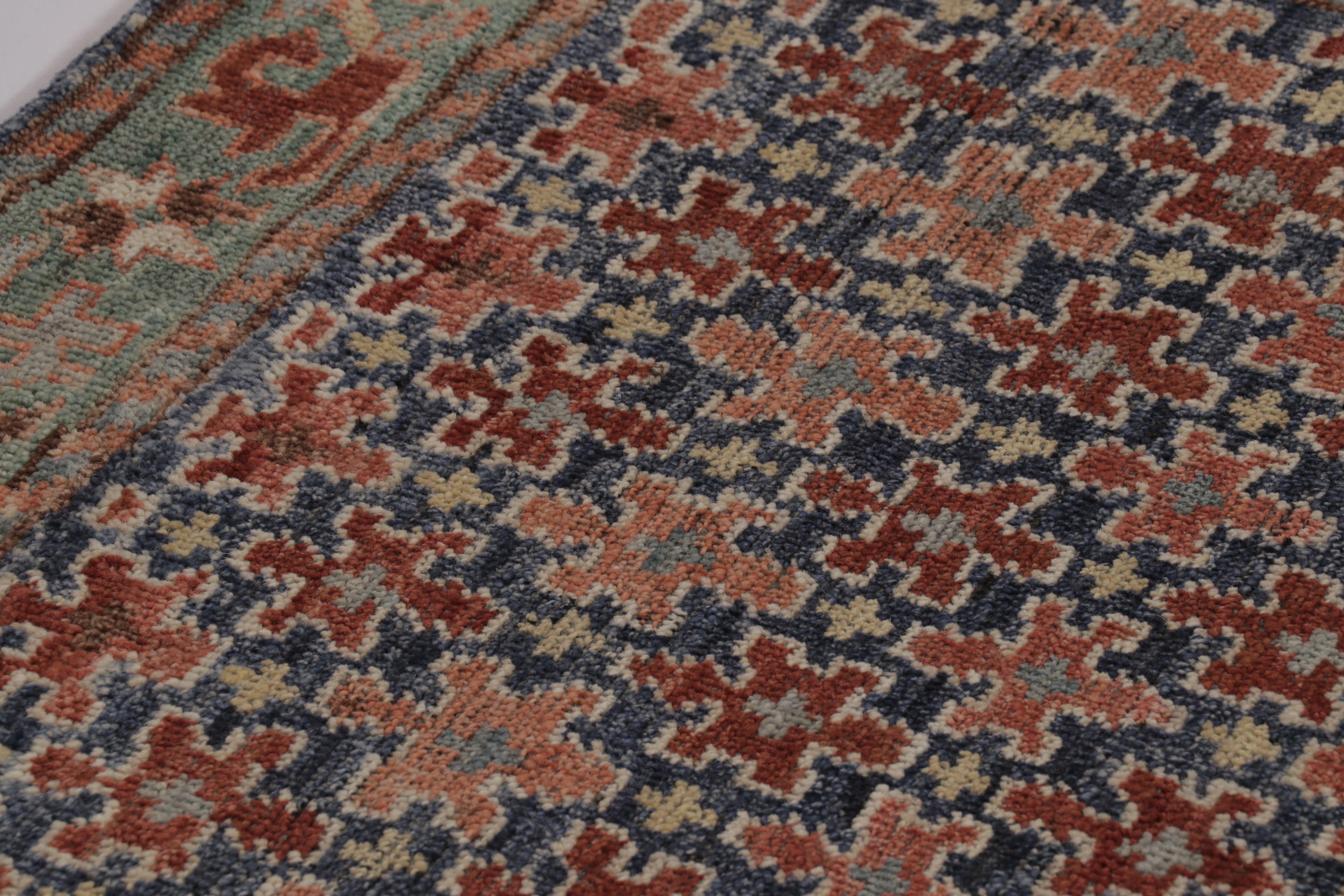Noué à la main Rug & Kilim's Shahsavan Tapis carré d'inspiration persane, motifs floraux ludiques en vente