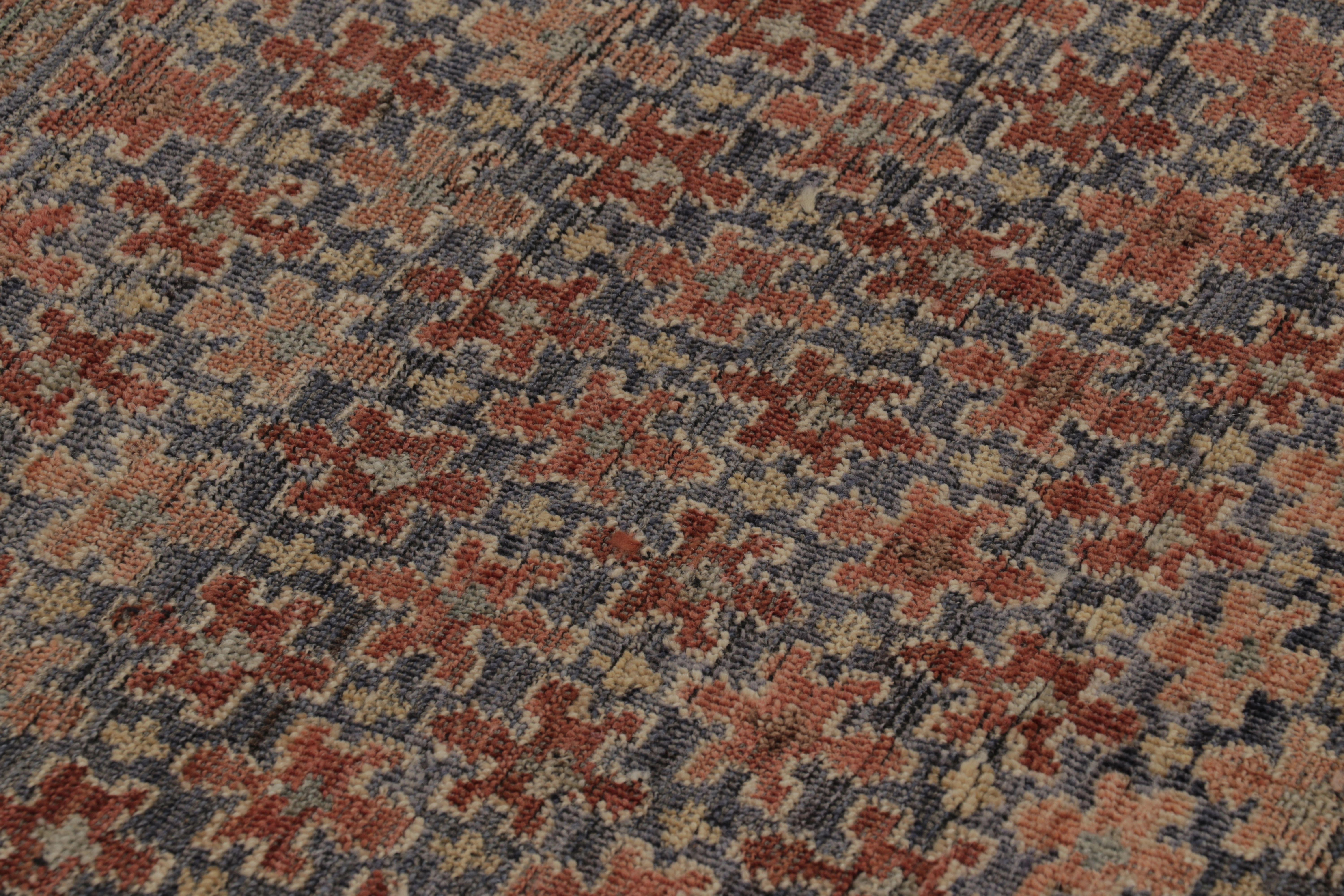 Annodato a mano Rug & Kilim, Tappeto quadrato di ispirazione persiana Shahsavan, con motivi floreali giocosi in vendita