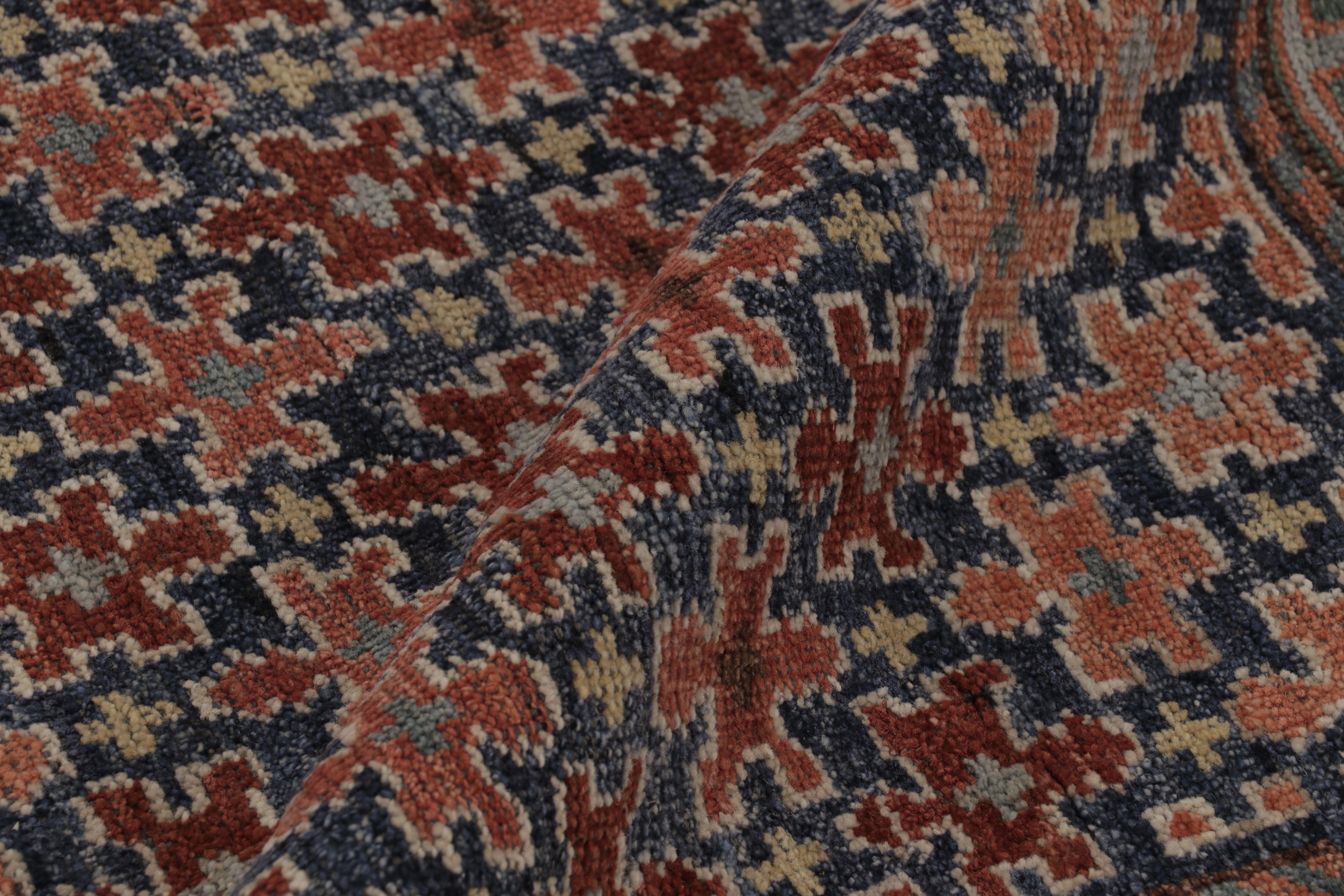Laine Rug & Kilim's Shahsavan Tapis carré d'inspiration persane, motifs floraux ludiques en vente