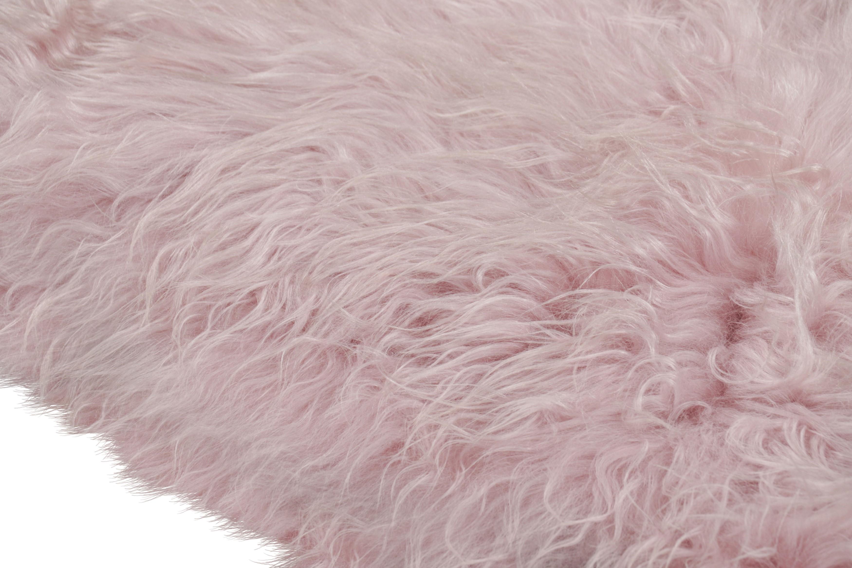 Rug & Kilim’s Sheepskin Single-Pelt Fur Rug in Dusk Pink In New Condition For Sale In Long Island City, NY