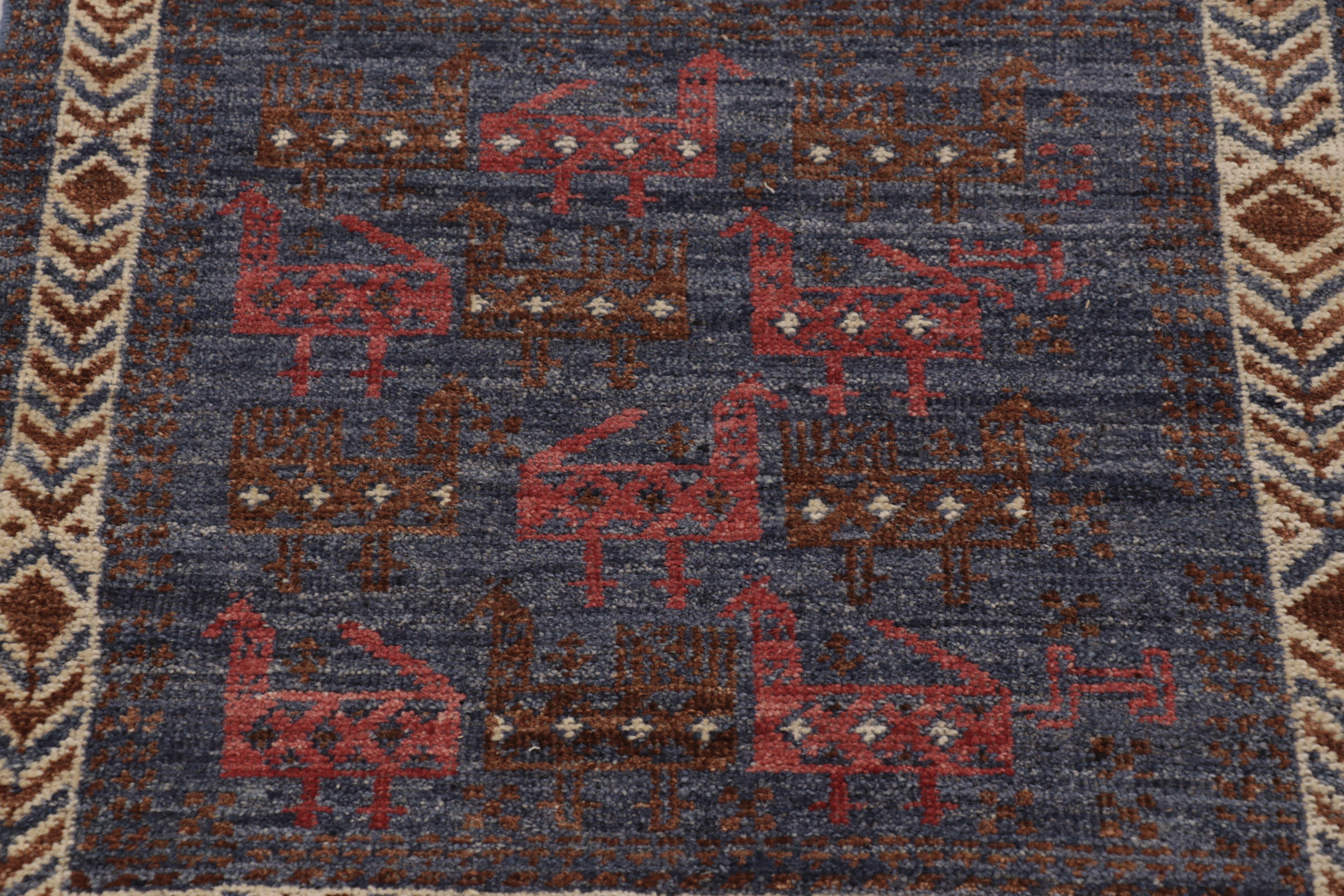 Alfombra persa inspirada en Shirvan de Rug & Kilim, expresivos dibujos de animales Indio en venta