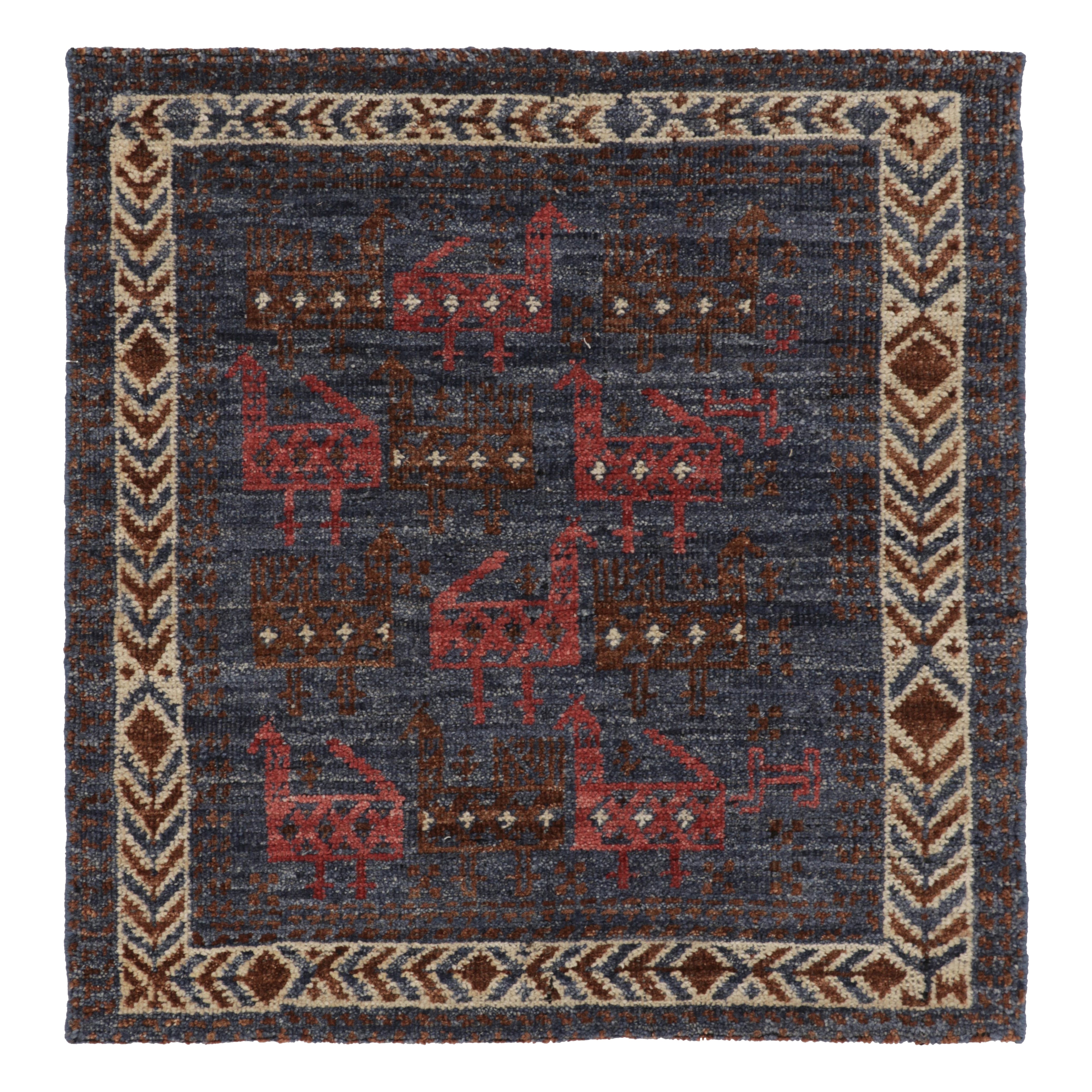 Alfombra persa inspirada en Shirvan de Rug 
Kilim, expresivos dibujos de animales en venta