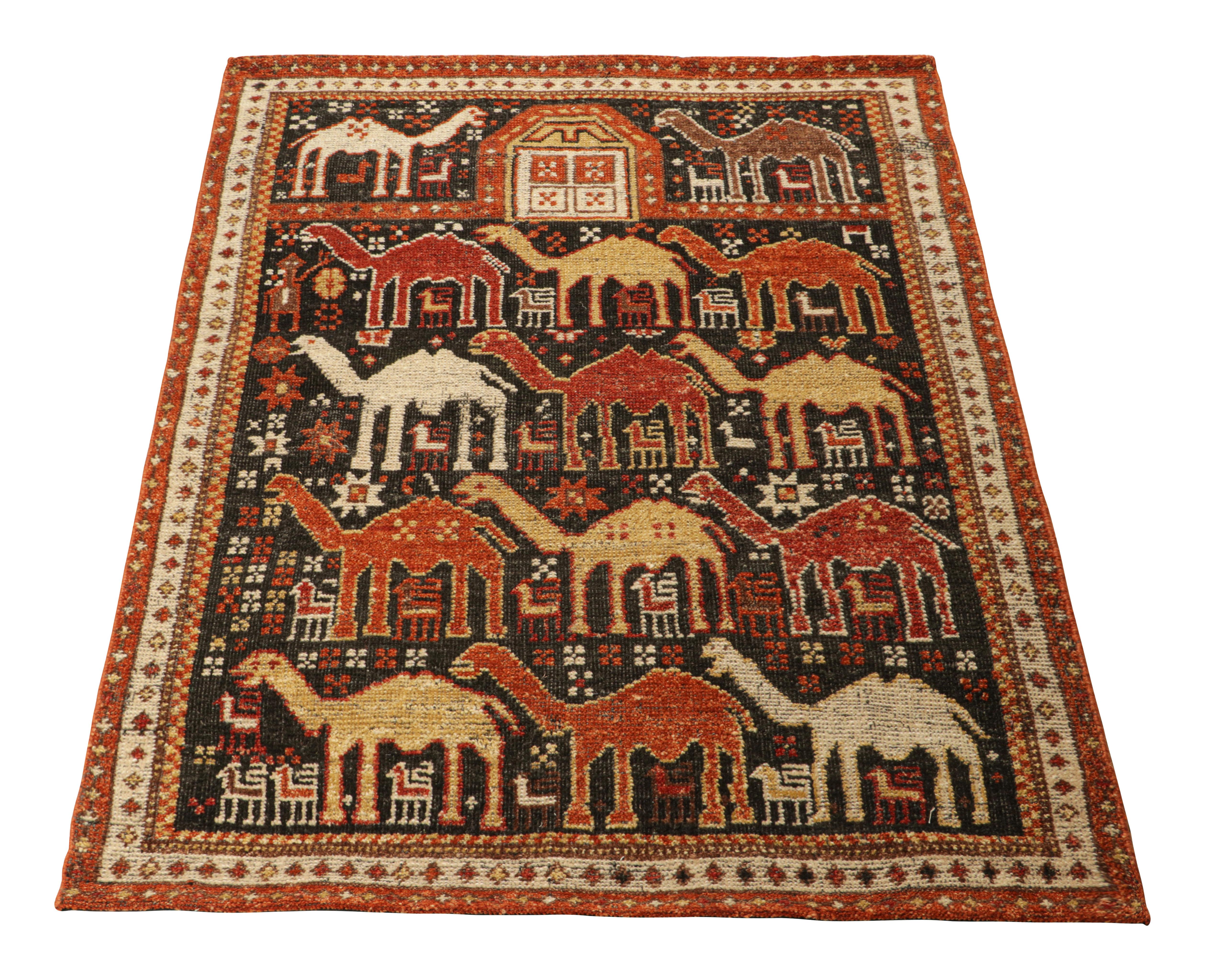 Alfombra estilo Shirvan de Rug & Kilim con dibujos geométricos en camel en Nuevo estado para la venta en Long Island City, NY