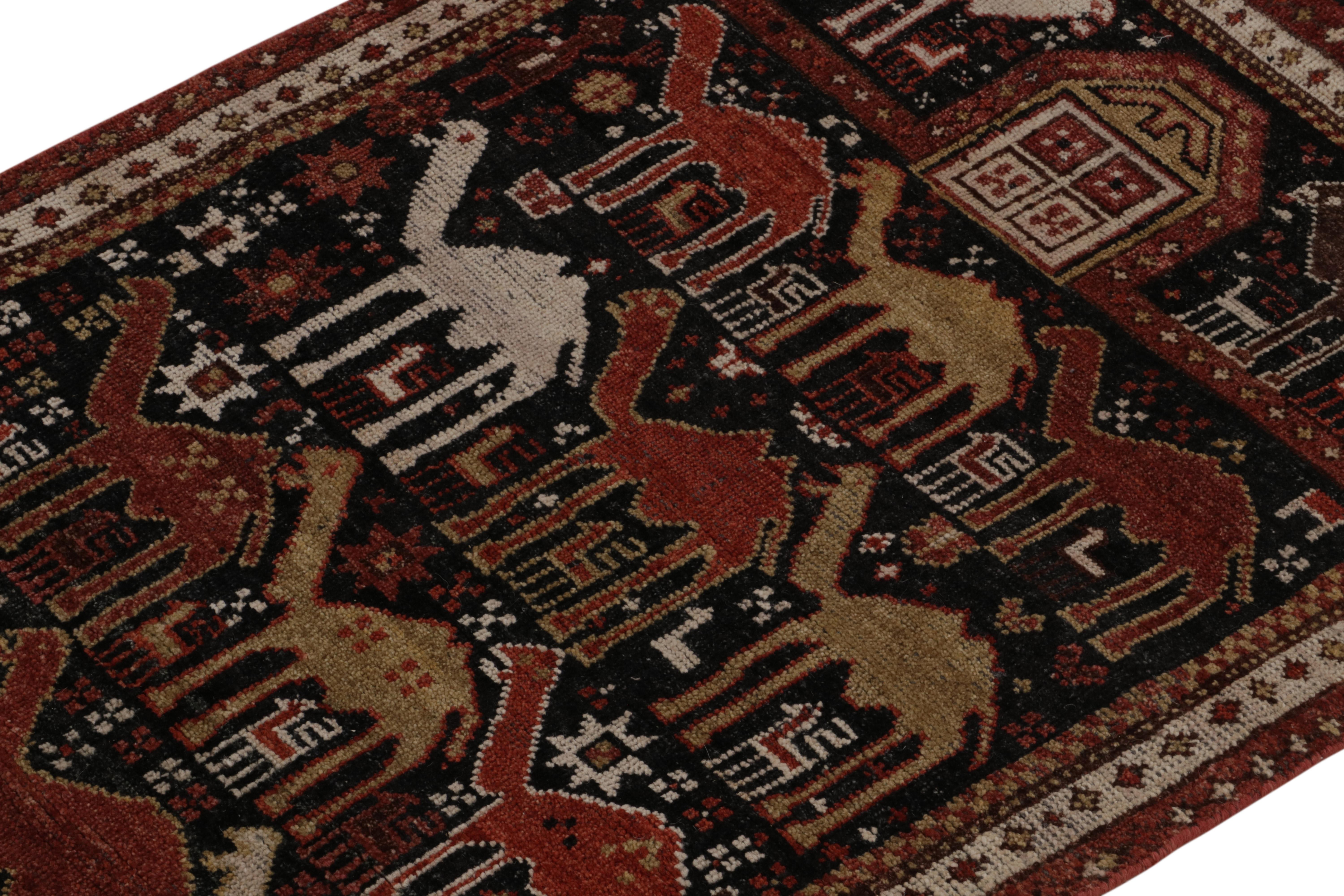 Noué à la main Rug & Kilim's Shirvan Tribal Style Rug in Red, Orange & Brown Pictorial Patterns (tapis de style tribal Shirvan en rouge, orange et brun) en vente