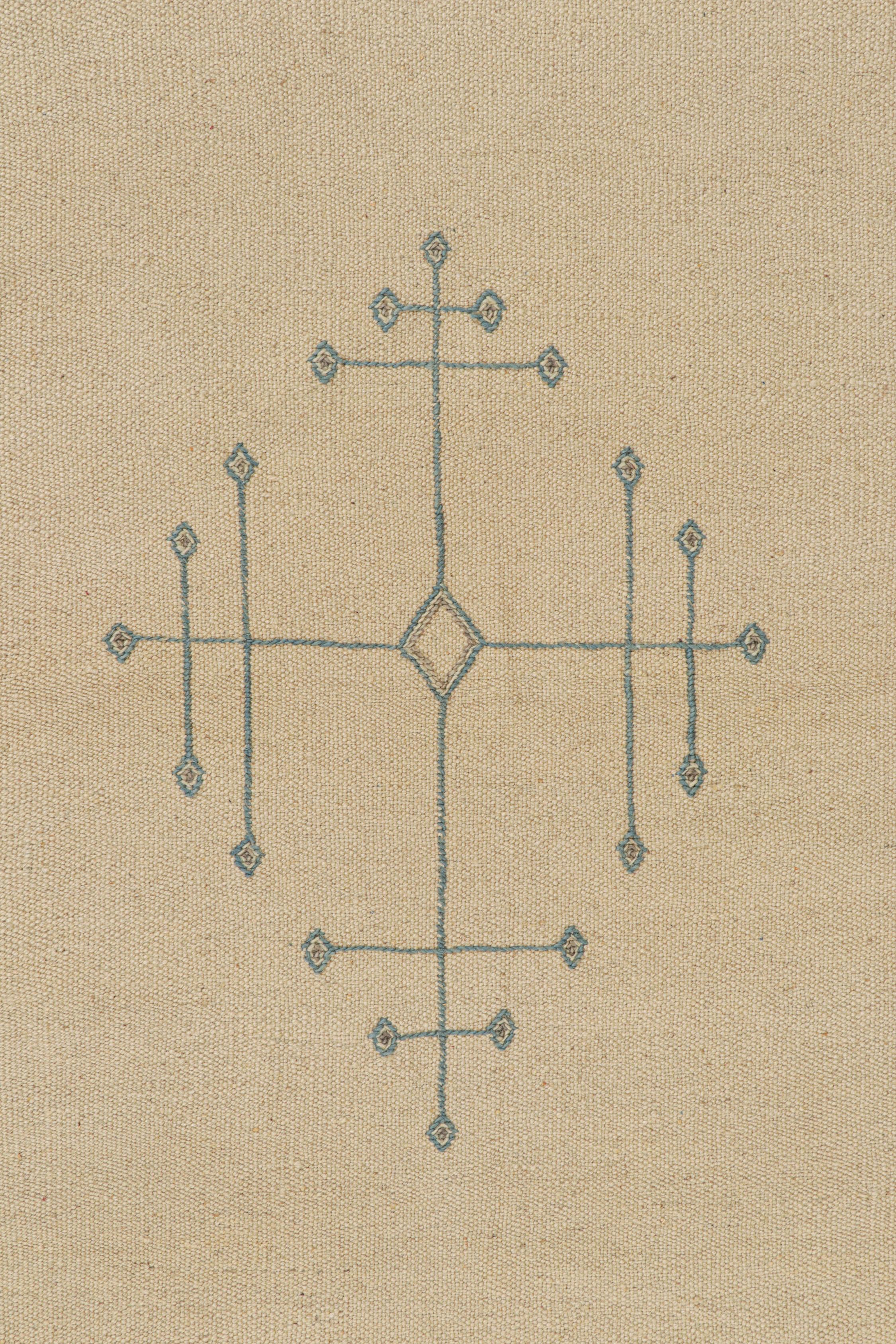 Rug & Kilim: Kilim persiano in stile Sofreh in beige con medaglione blu In condizioni Nuovo in vendita a Long Island City, NY