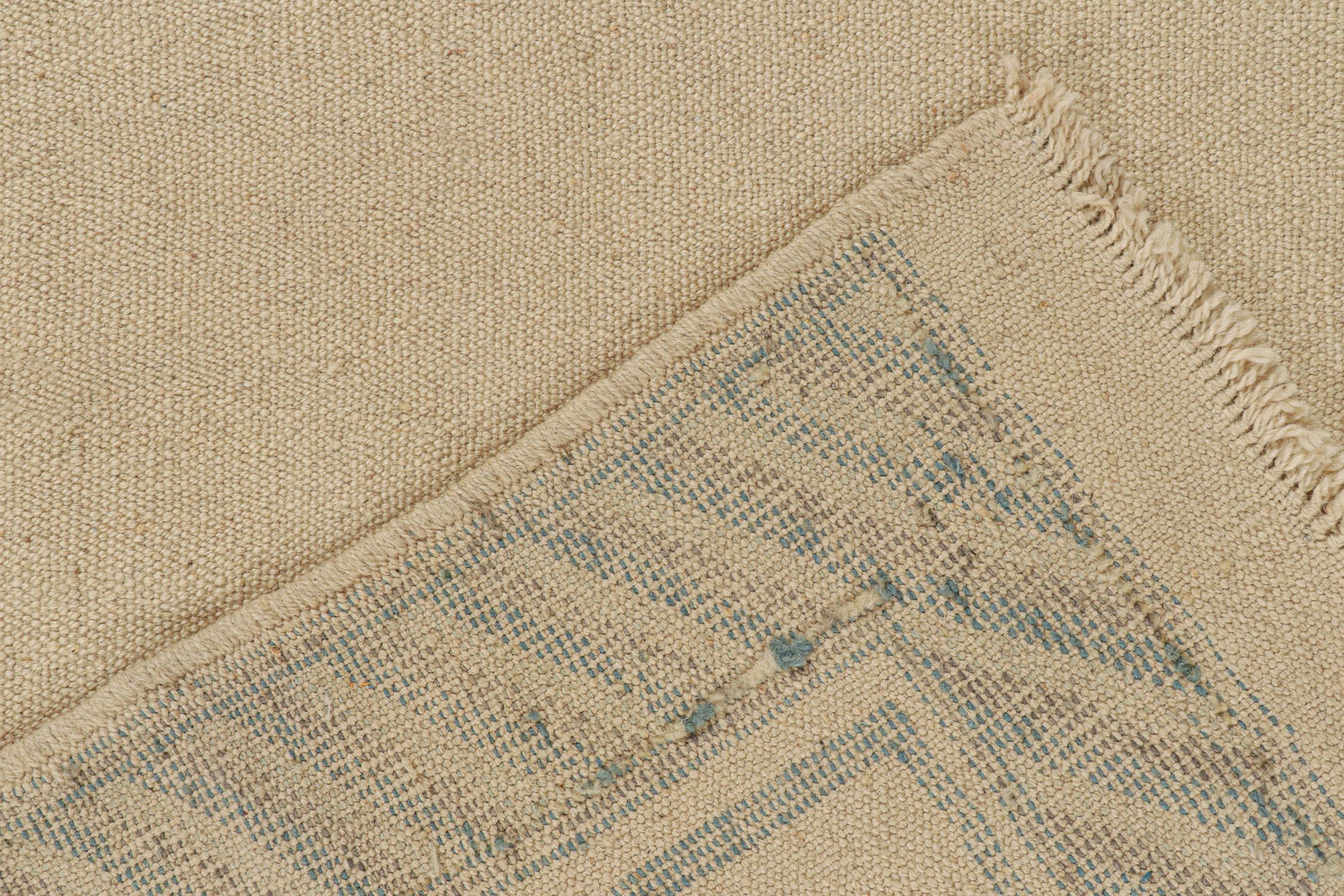 XXI secolo e contemporaneo Rug & Kilim: Kilim persiano in stile Sofreh in beige con medaglione blu in vendita