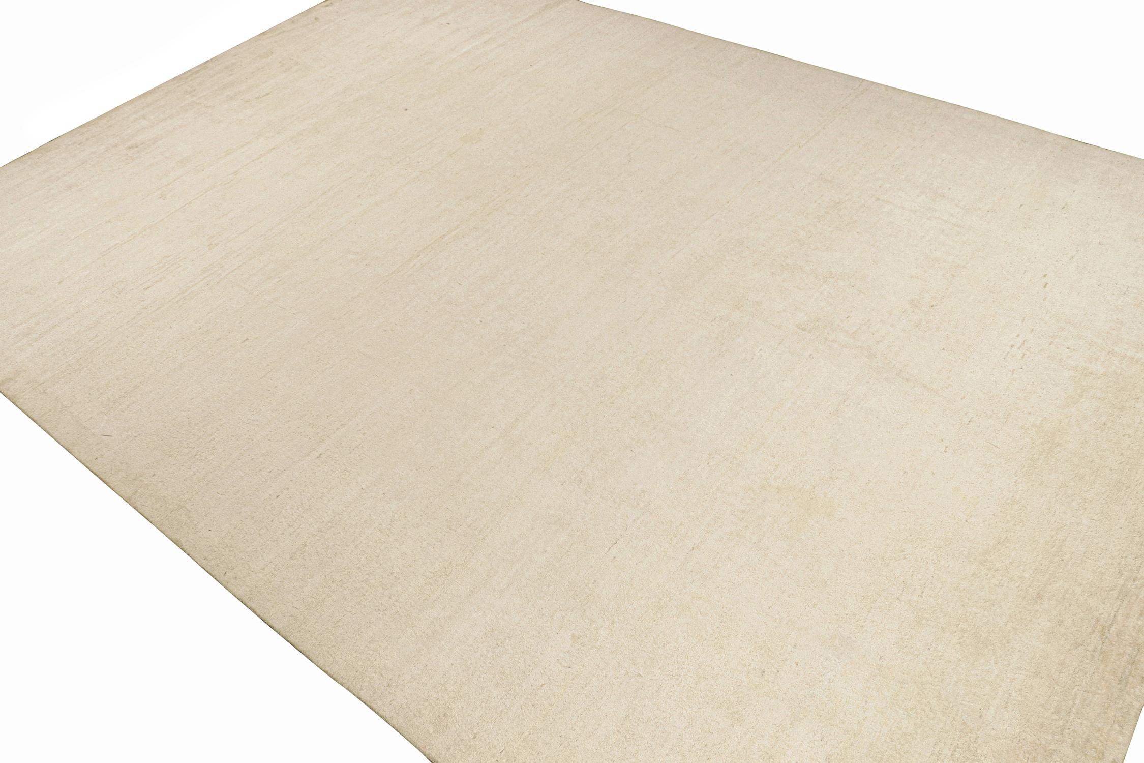 Un tappeto 14x20 di dimensioni reali, tra le ultime novità della collezione Texture of Color di Rug & Kilim. Annodato a mano in resistente seta e cotone completamente naturali.

Sul design:

La collezione offre un'interpretazione inventiva dei