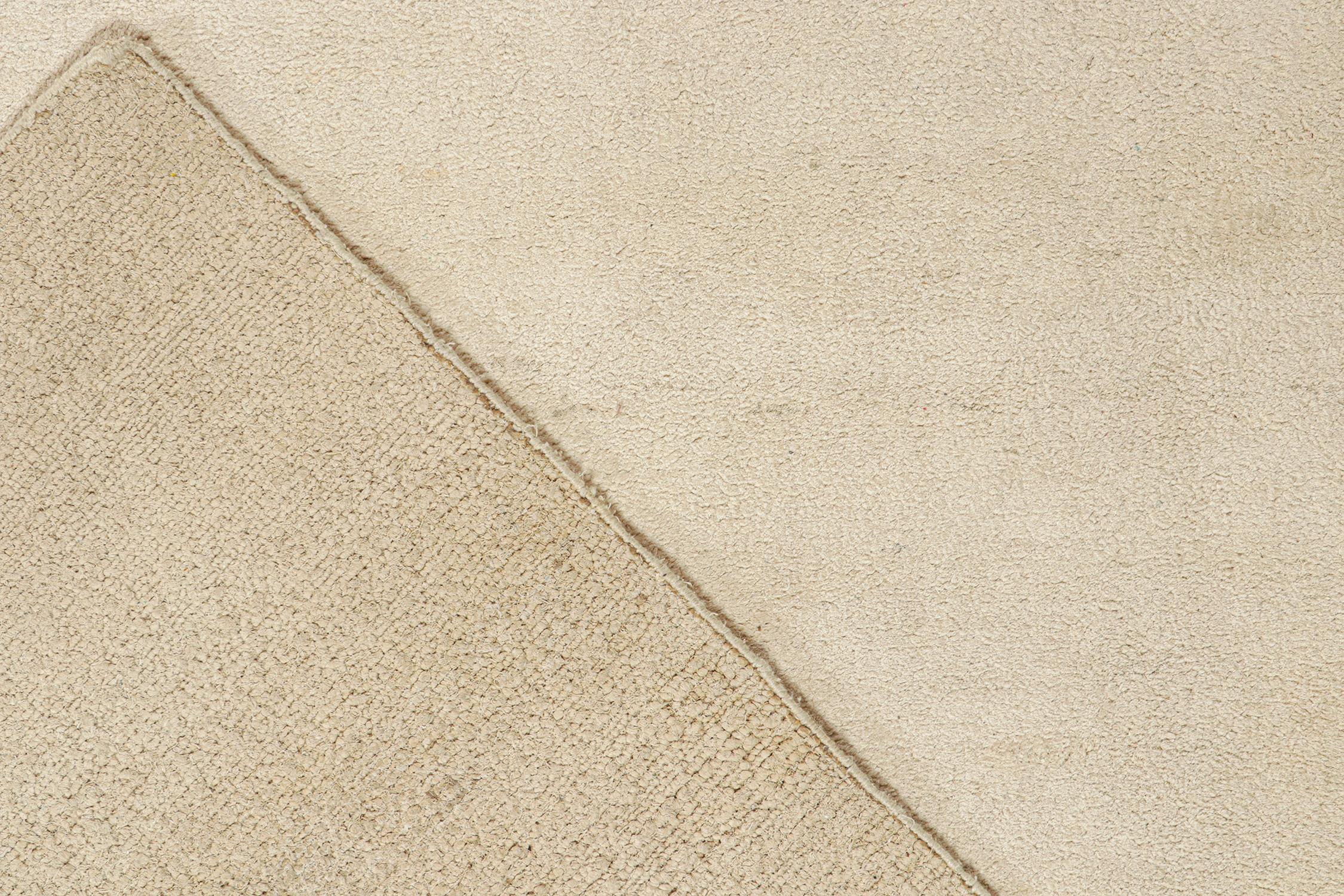 XXI secolo e contemporaneo Rug & Kilim è un tappeto solido beige-marrone in stile contemporaneo tono su tono. in vendita
