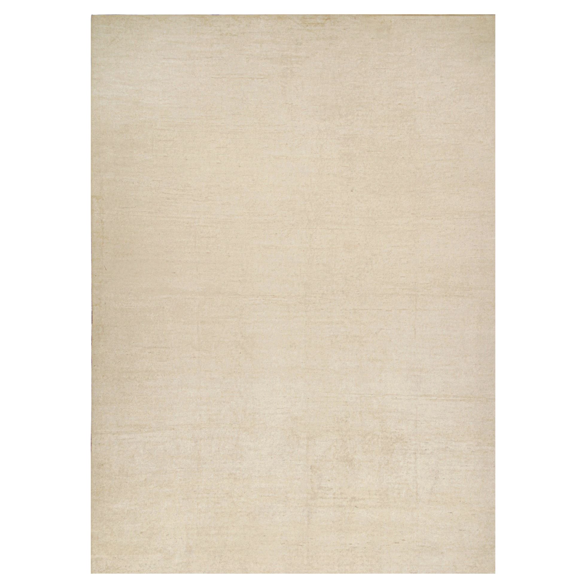 Rug & Kilim è un tappeto solido beige-marrone in stile contemporaneo tono su tono.