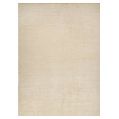 Rug & Kilim è un tappeto solido beige-marrone in stile contemporaneo tono su tono.