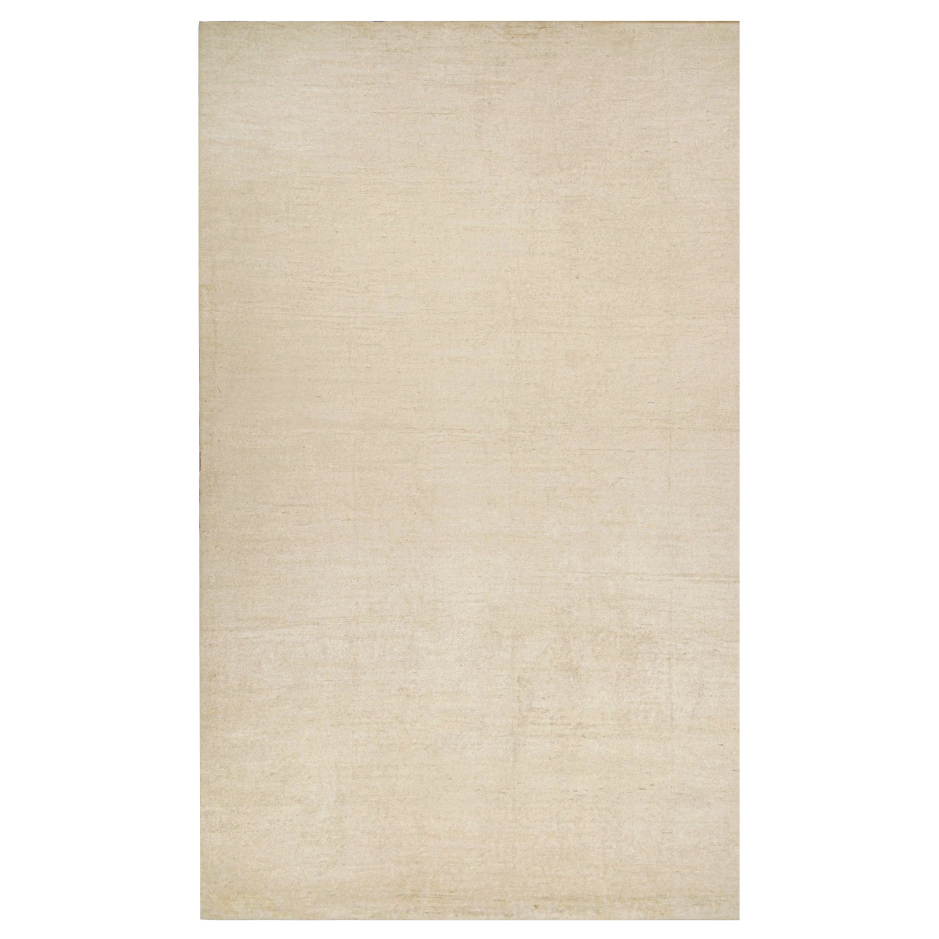 Rug & Kilim è un tappeto solido beige-marrone in stile contemporaneo tono su tono.