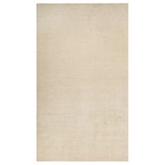 Rug & Kilim è un tappeto solido beige-marrone in stile contemporaneo tono su tono.