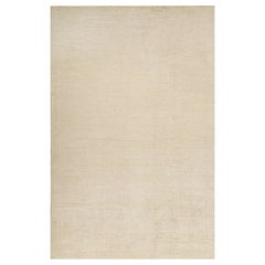 Rug & Kilim è un tappeto solido beige-marrone in stile contemporaneo tono su tono.