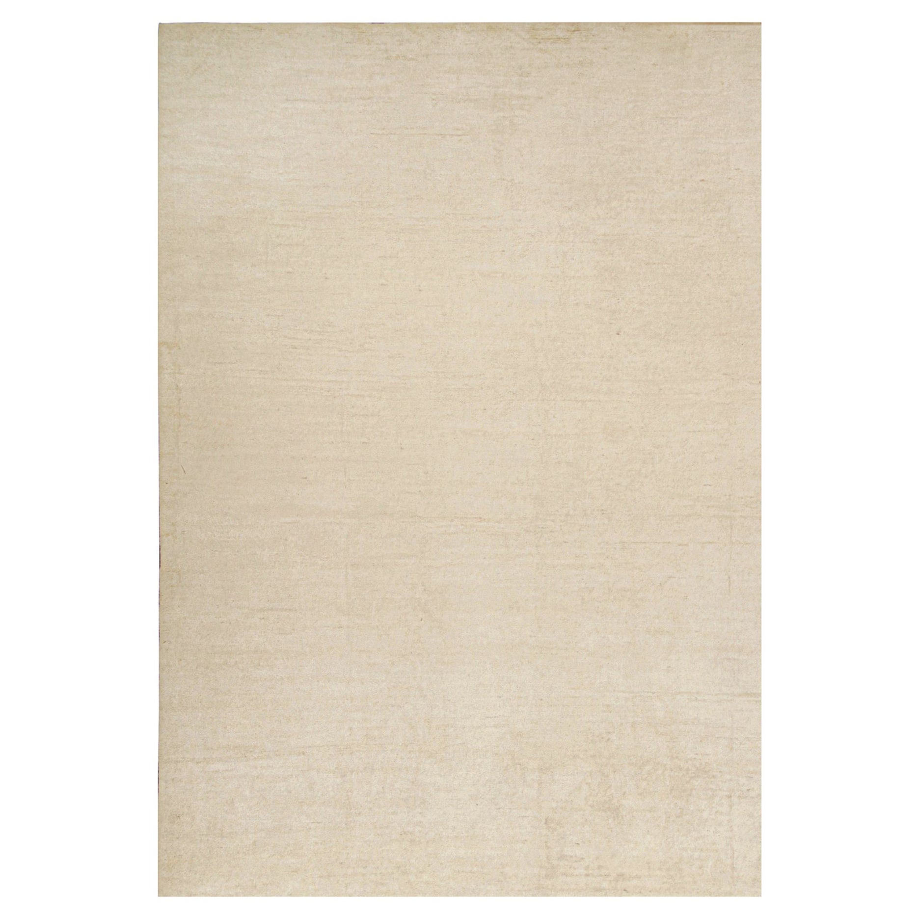 Rug & Kilim è un tappeto solido beige-marrone in stile contemporaneo tono su tono.