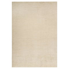 Rug & Kilim è un tappeto solido beige-marrone in stile contemporaneo tono su tono.