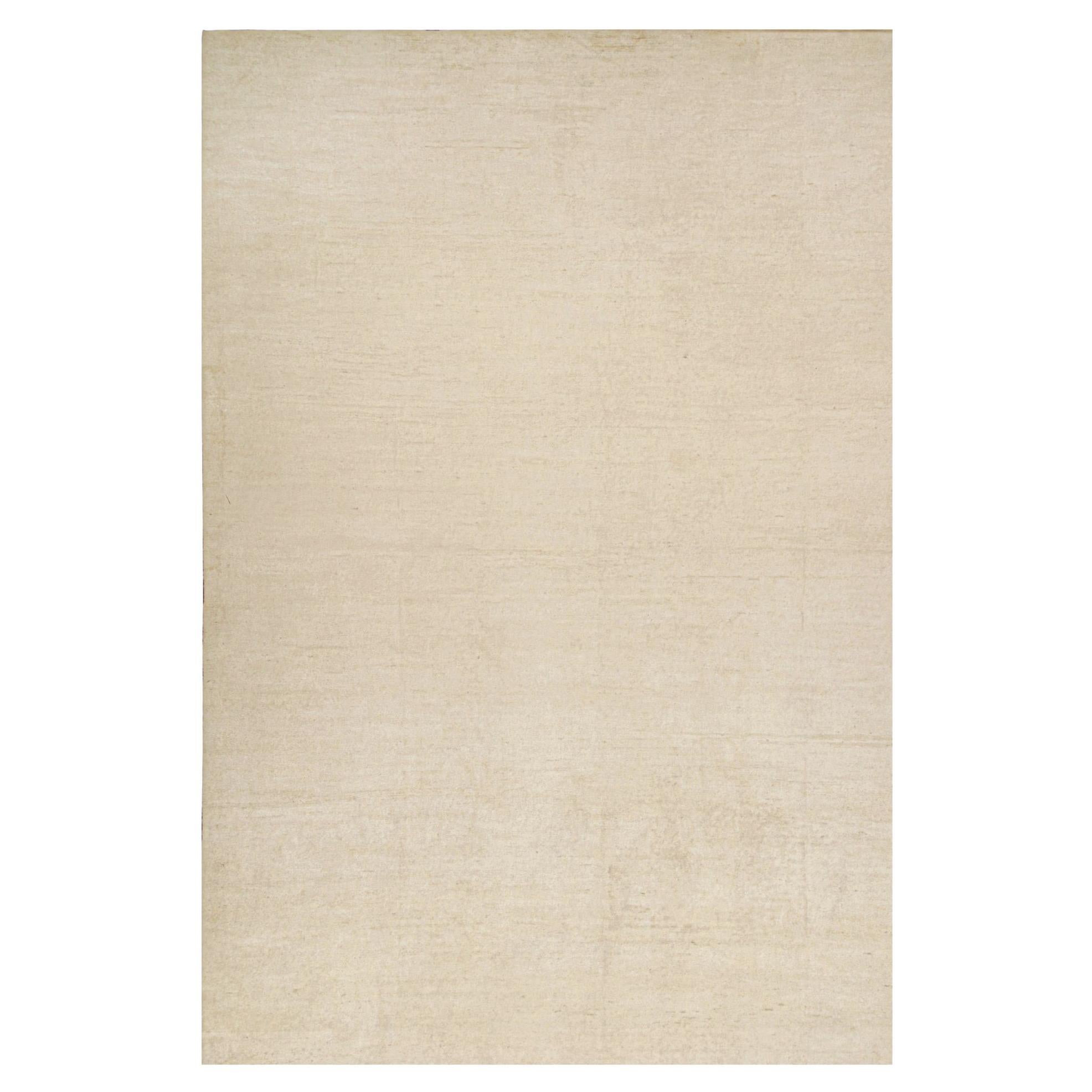 Rug 
Kilim è un tappeto solido beige-marrone in stile contemporaneo tono su tono.