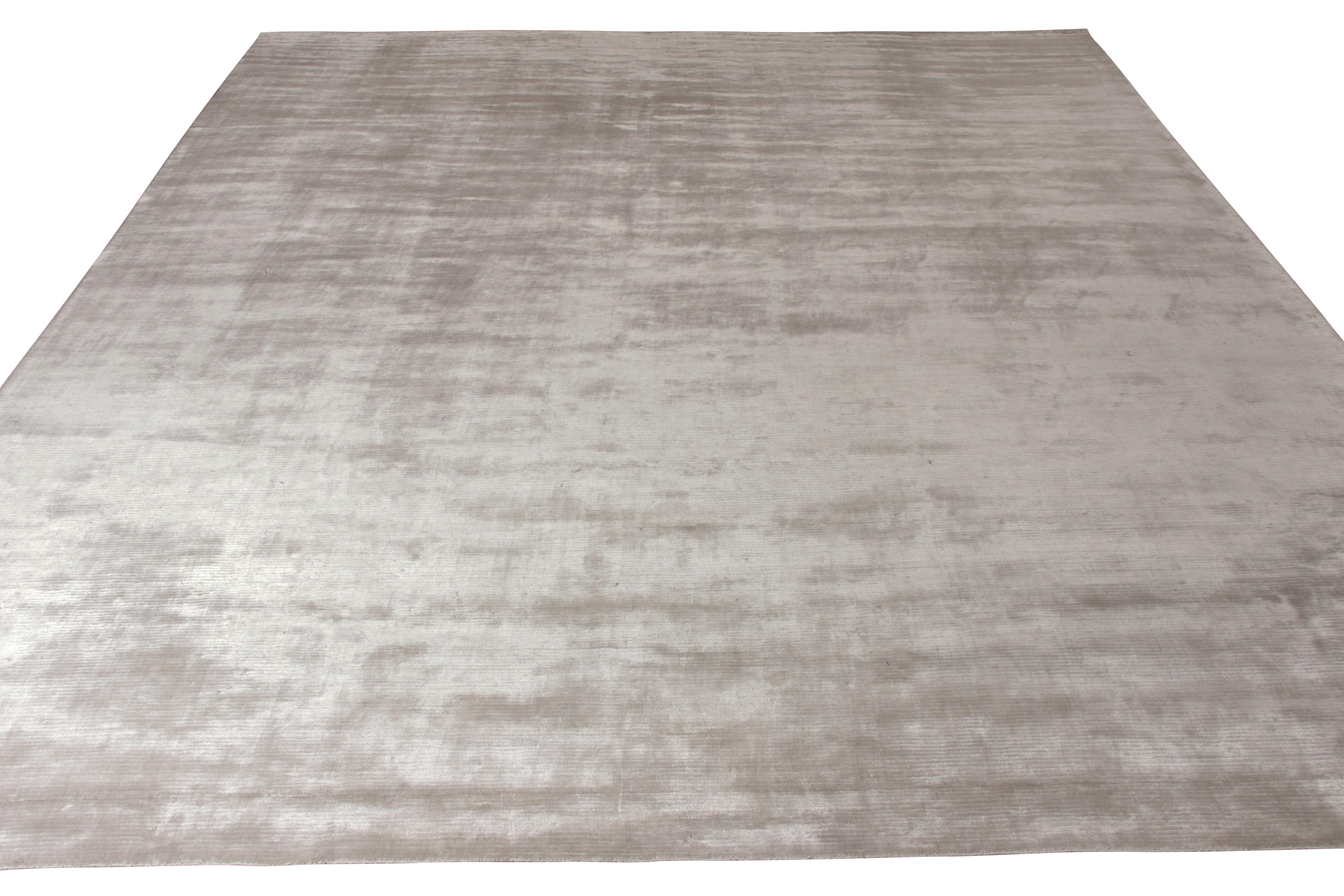 Hand knotted in silk, a scintillating example of a 13x15 custom design from Rug & Kilim’s Texture of Color Collection. A delicious blend of luxurious silver-gray tones accenting gracefully to white for a subtle sheen naturally complimenting the