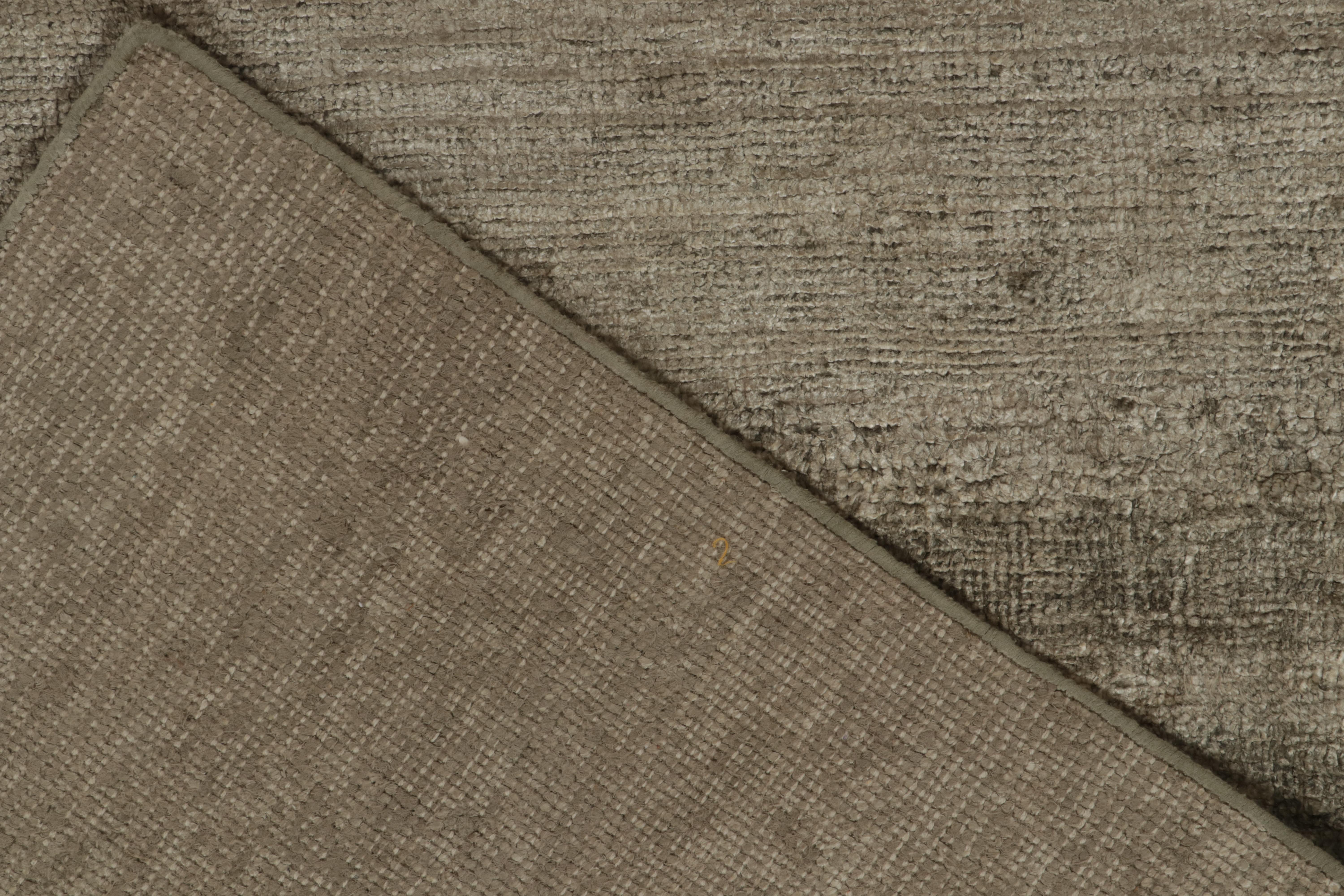 XXIe siècle et contemporain Rug & Kilim's Solid Gray Rug in Tone-on-tone Hand-Knotted Silk Striae (Tapis gris uni à rayures de soie ton sur ton) en vente