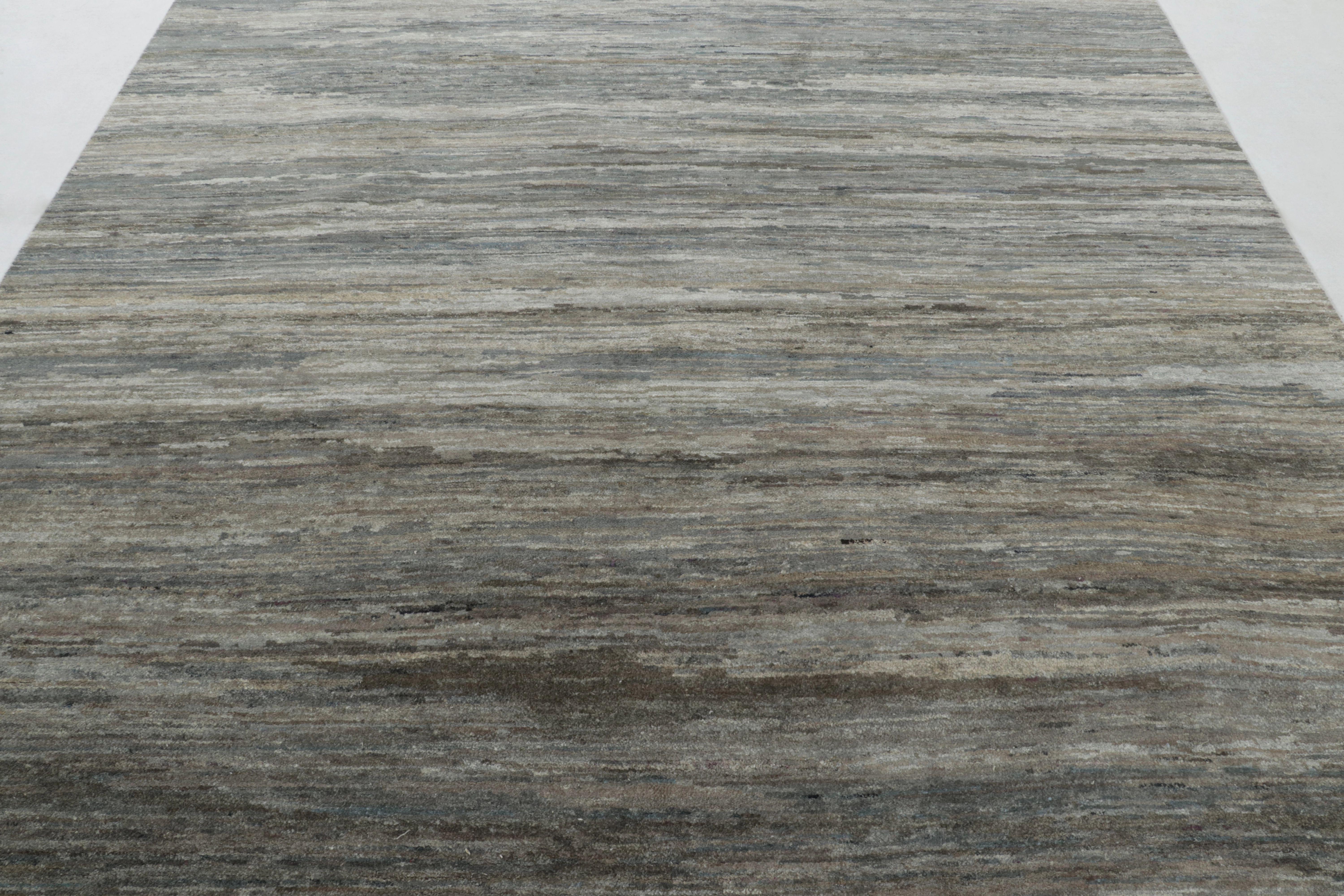 Moderno Rug & Kilim è un tappeto a struttura solida, con strisce e striature monocromatiche blu e grigie. in vendita