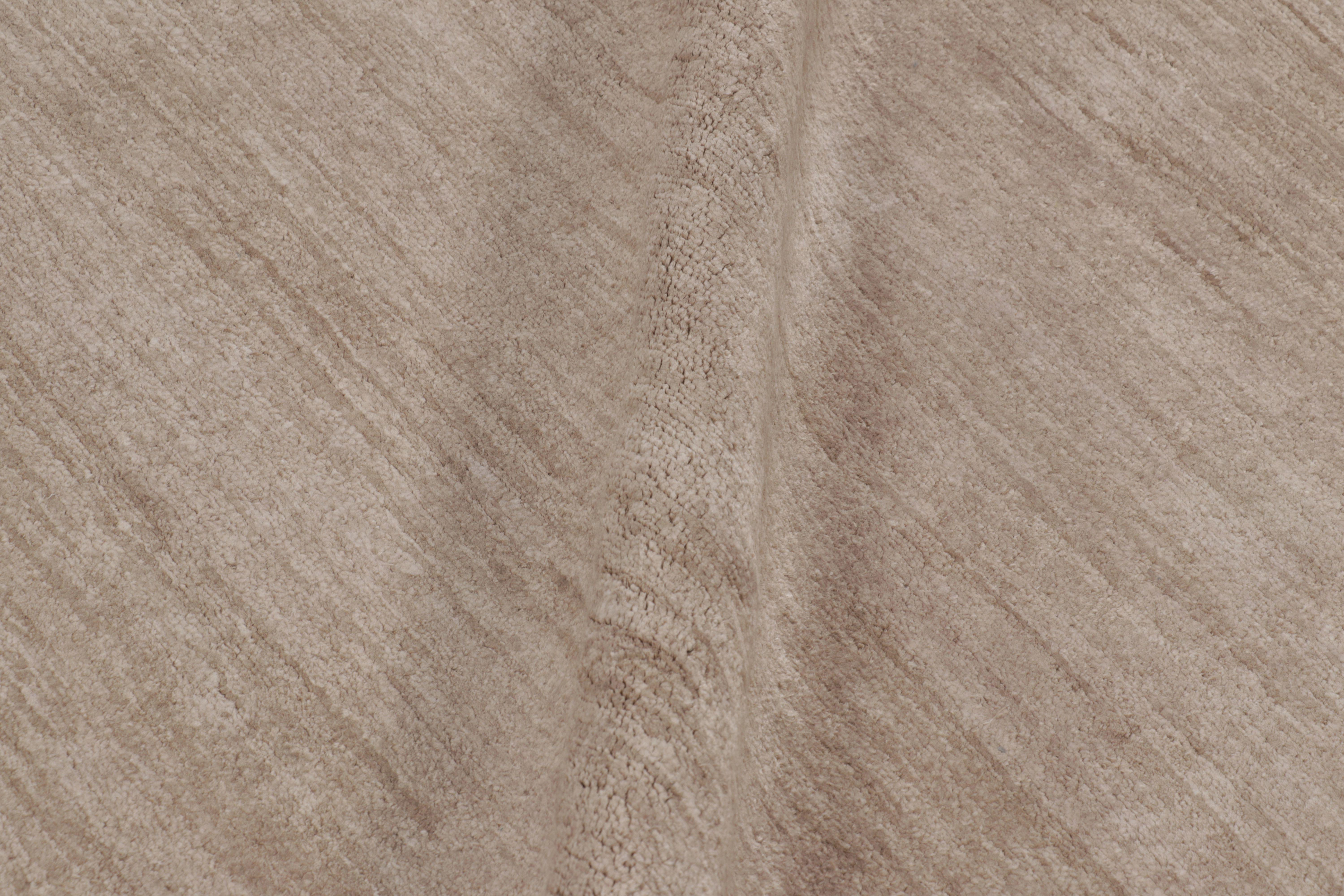 XXI secolo e contemporaneo Rug & Kilim è un tappeto a struttura solida, a strisce monocromatiche beige e marrone in vendita