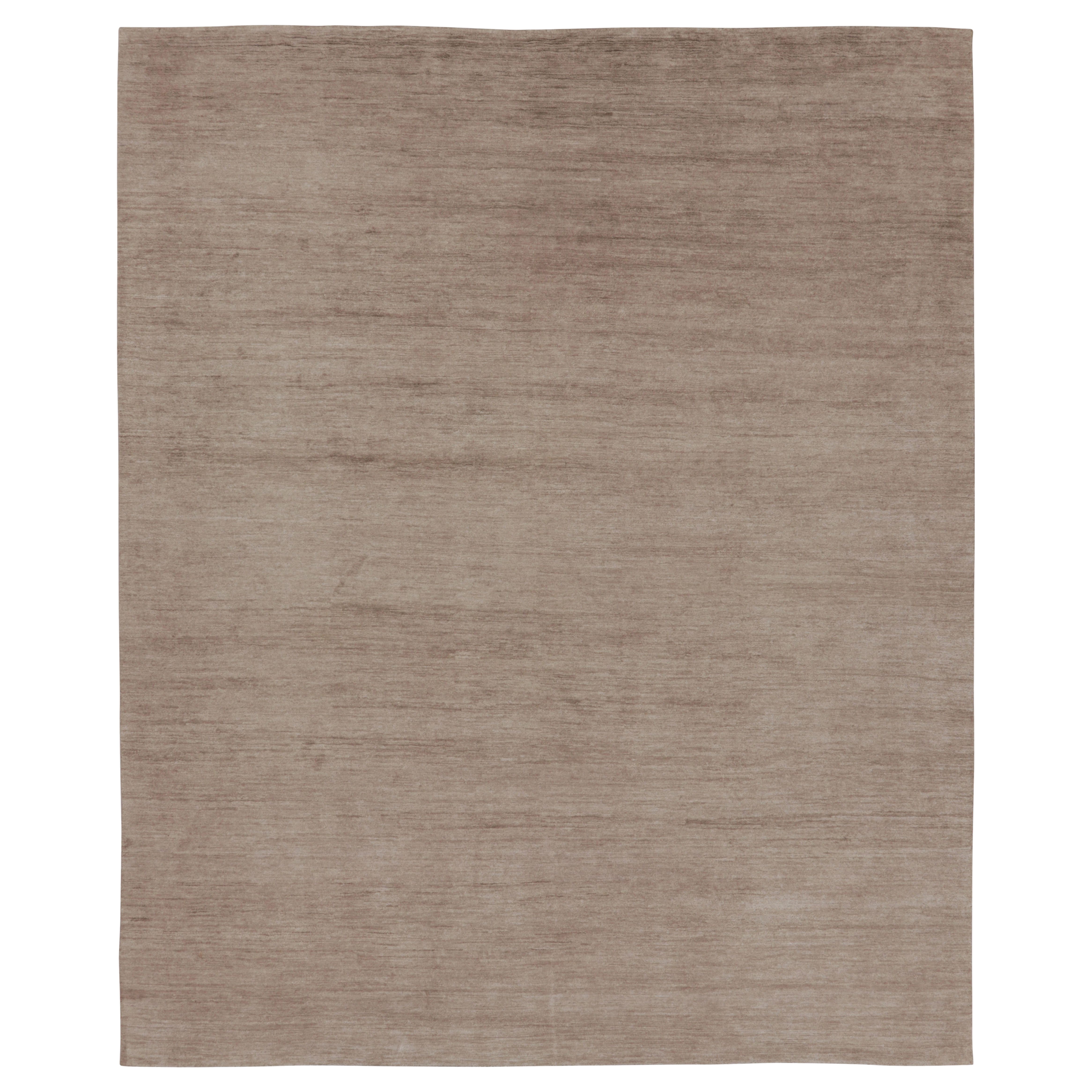 Rug
Kilim è un tappeto a struttura solida, a strisce monocromatiche beige e marrone