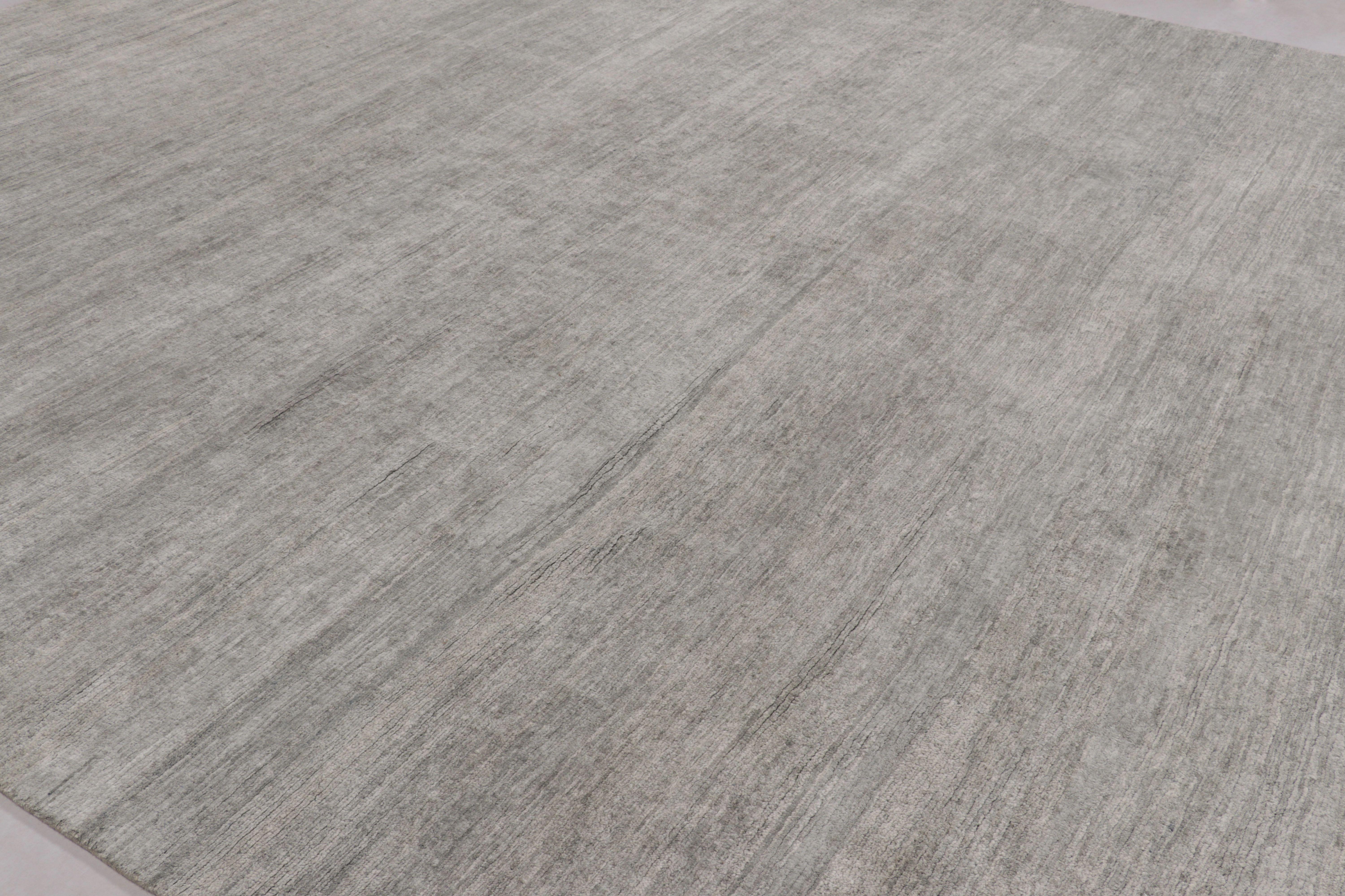 Rug & Kilims solider Strukturteppich, monochromatische silberne und blassgraue Streifen im Zustand „Neu“ im Angebot in Long Island City, NY