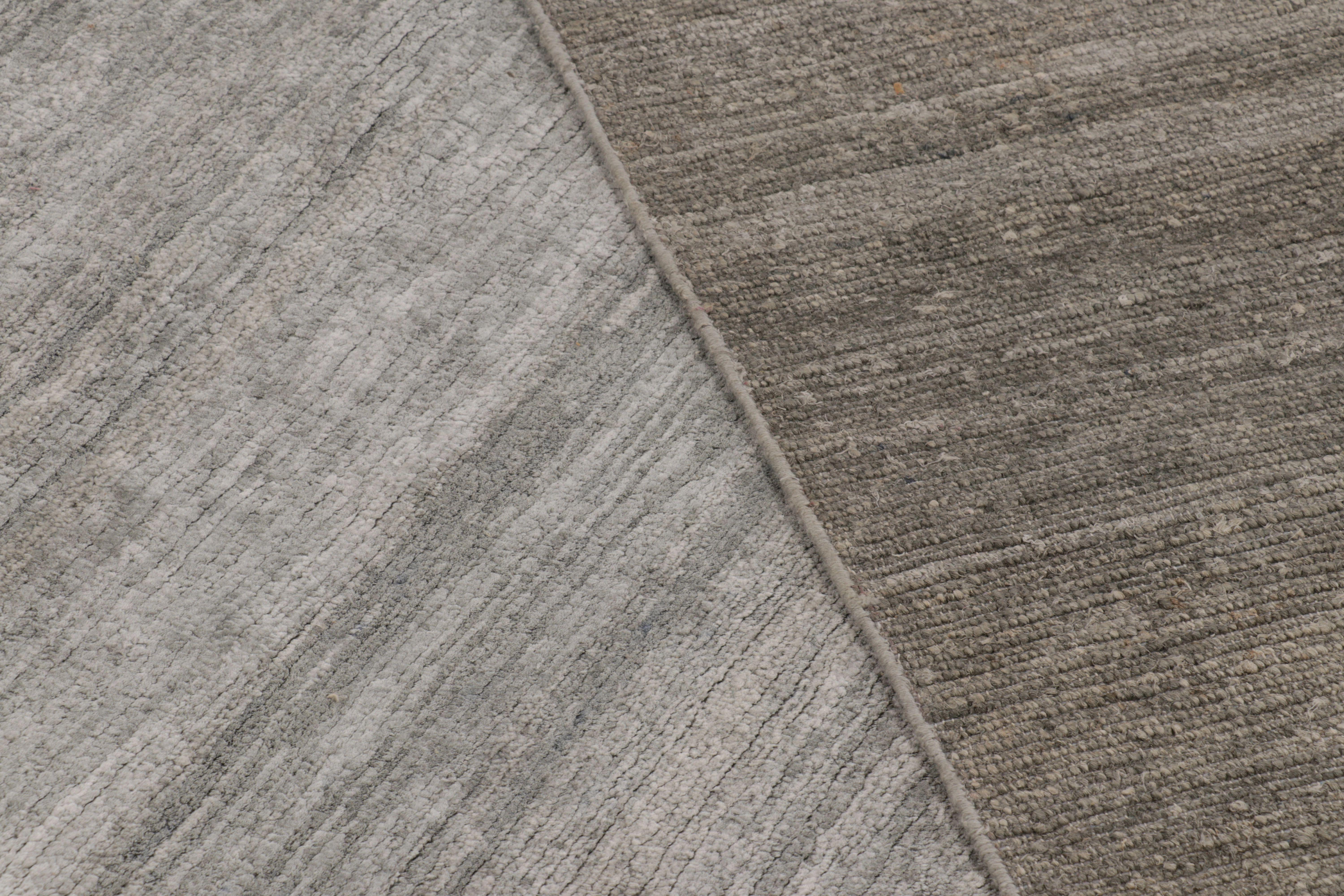 Rug & Kilims solider Strukturteppich, monochromatische silberne und blassgraue Streifen (Leinen) im Angebot