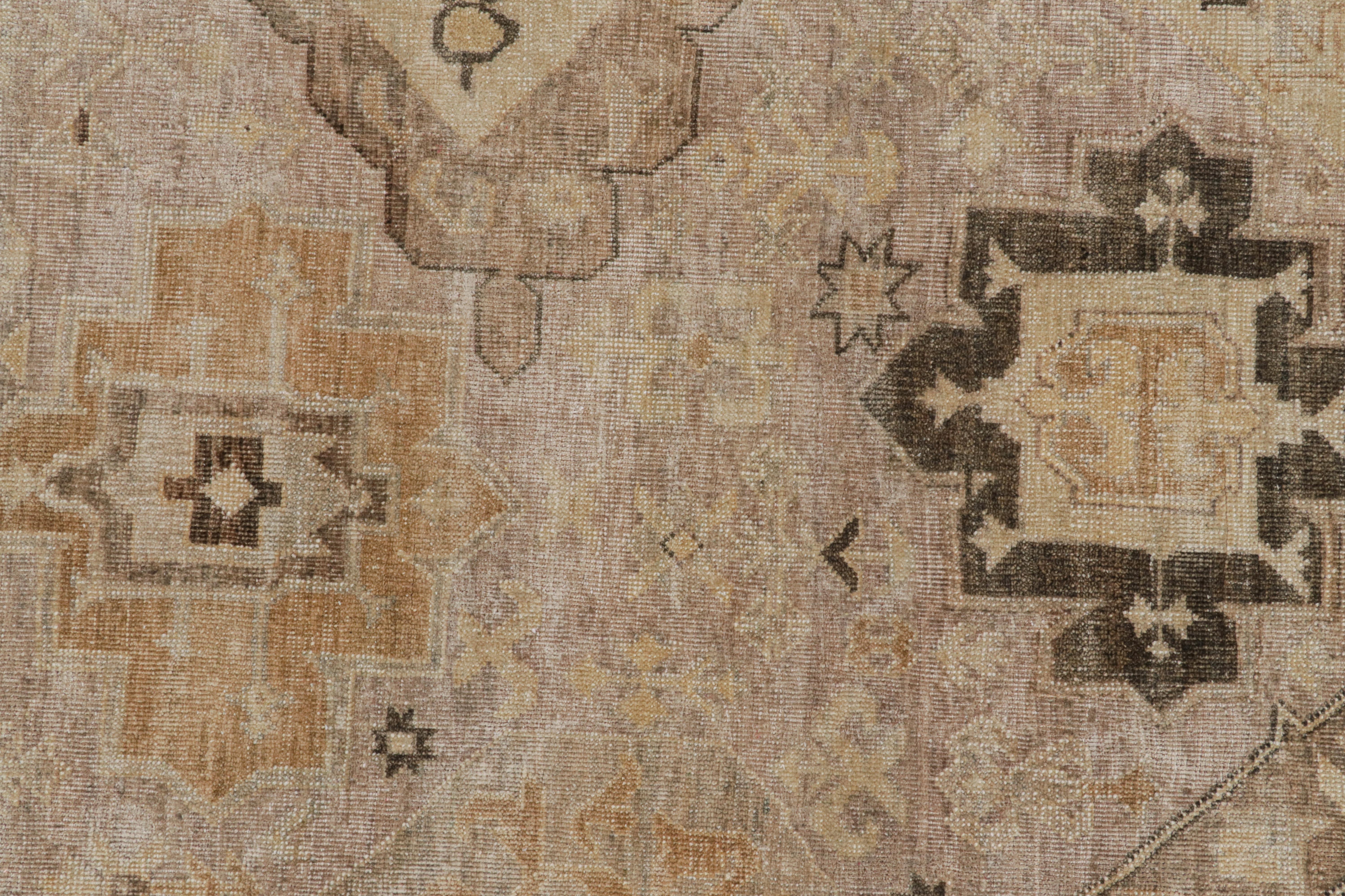 Indien Rug & Kilim's Soumak Dragon Style Rug with Beige-Brown Geometric Patterns (tapis de style dragon Soumak à motifs géométriques beige-brun) en vente
