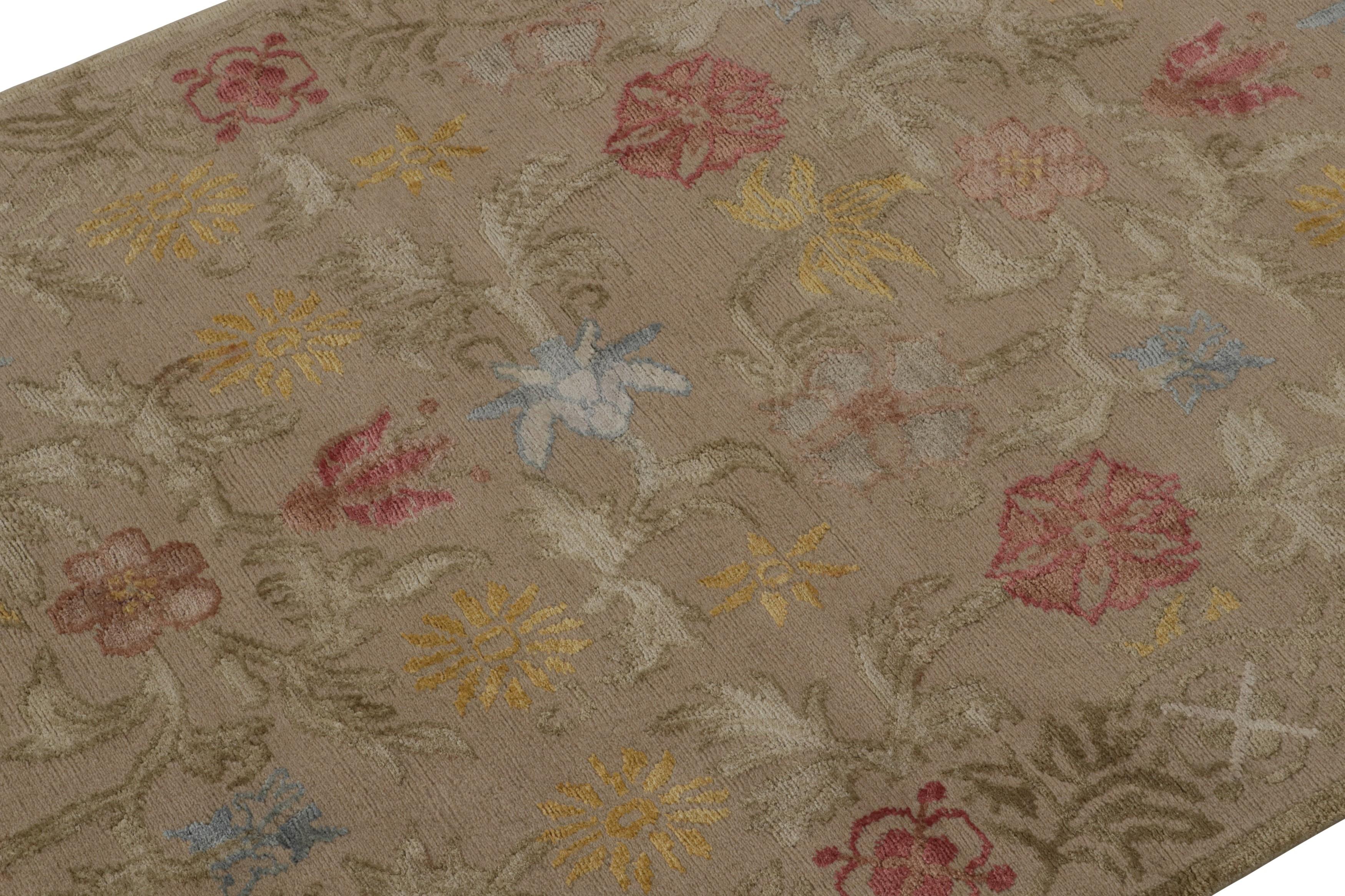 Népalais Rug & Kilim's Spanish European Rug in Beige with Floral Patterns Bilbao (Tapis européen en beige avec motifs floraux) en vente