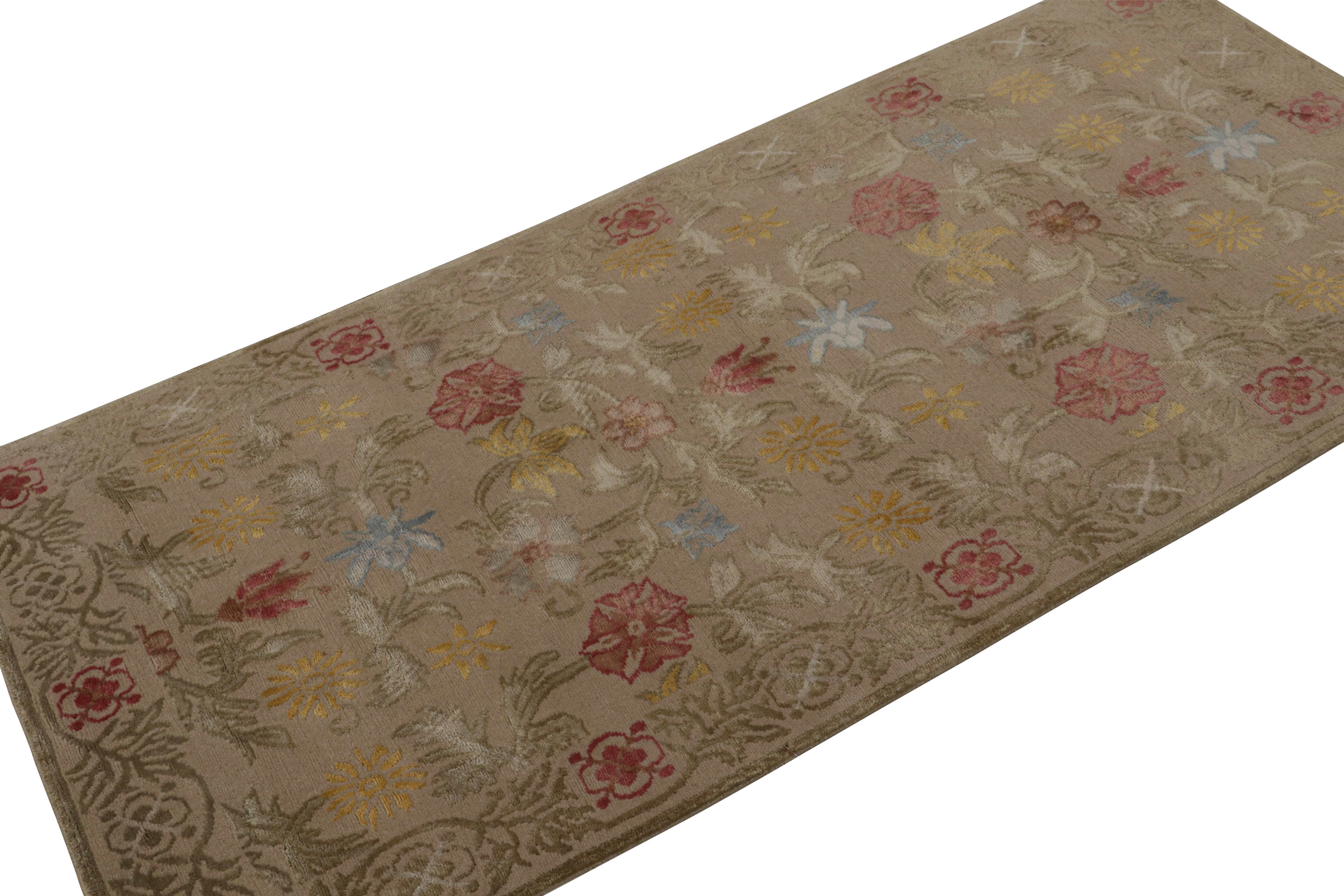 Tapis 3x6 en laine et soie nouée à la main, nommé d'après la ville espagnole titulaire, de la Collection européenne de Rug & Kilim, présentant des motifs floraux polychromes sur toute la surface. 

Sur le Design : 

La vision s'épanouit avec des