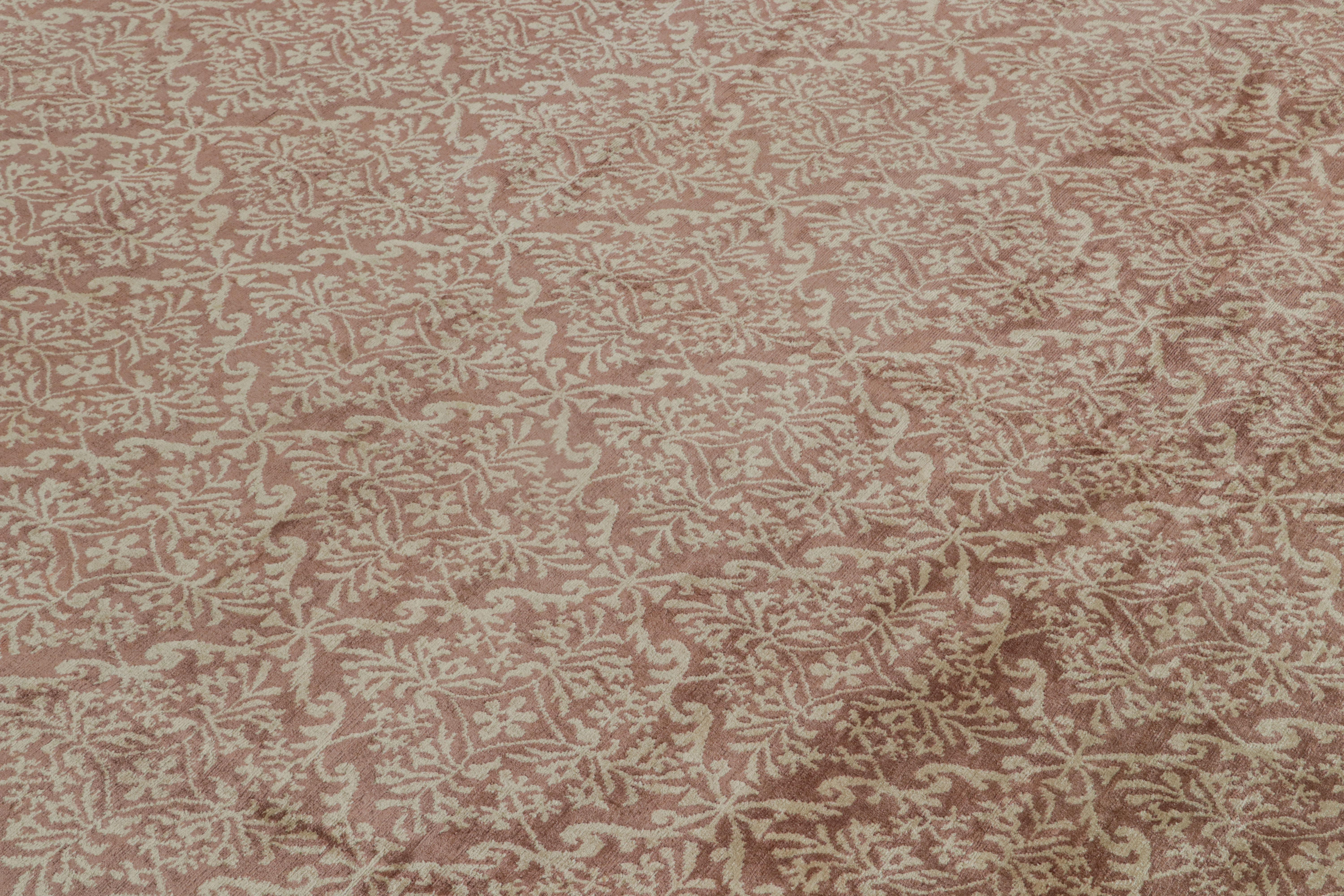 Rug & Kilim's Spanischer Teppich im europäischen Stil in Brown mit Blumenmuster Cordoba (Nepalesisch) im Angebot