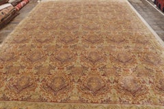 Spanischer Teppich und Kelim-Teppich im spanischen europäischen Stil in Gold, Grün, Maroon mit Blumenmuster
