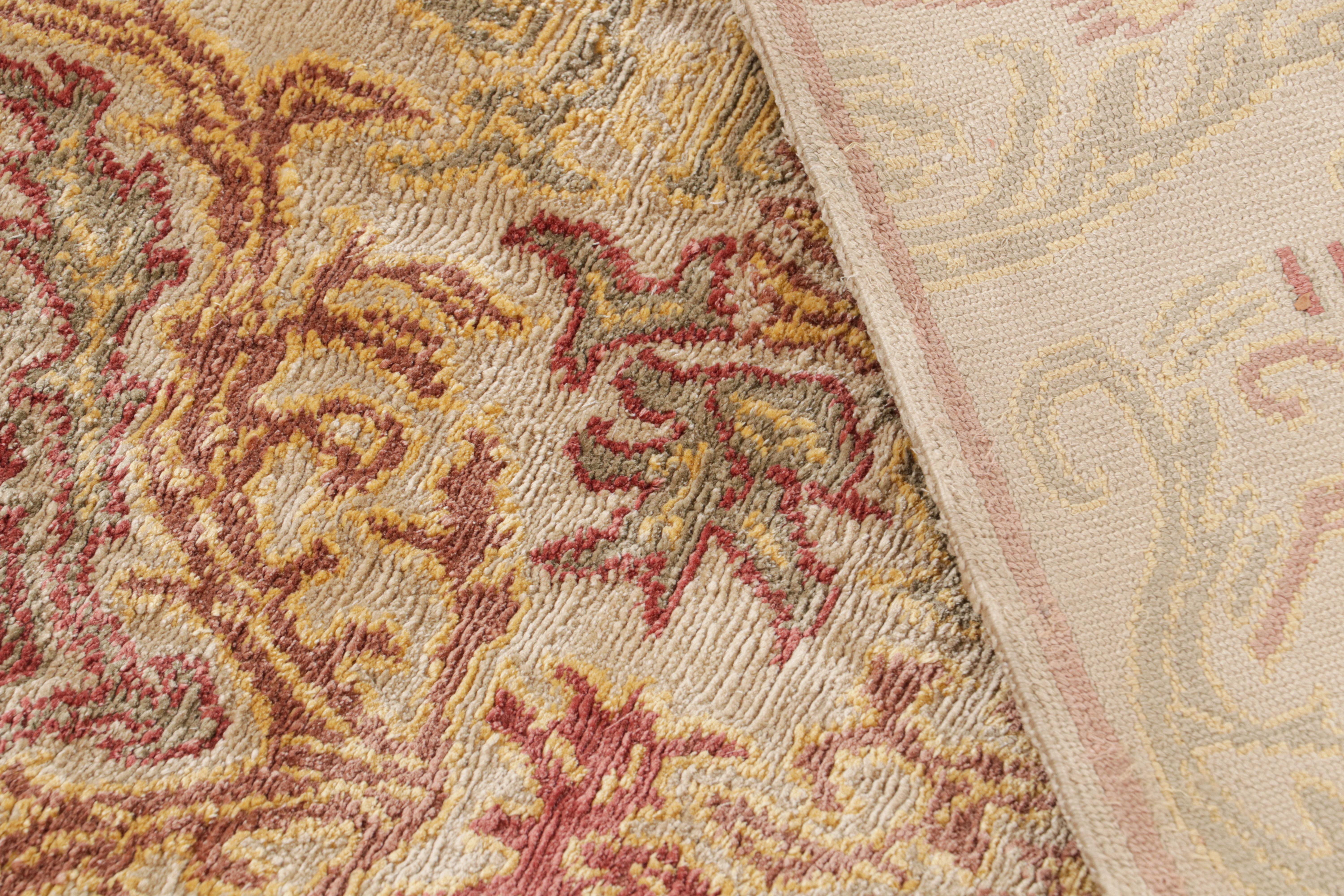 Soie Tapis et tapis de style européen espagnol de Kilim à motifs floraux dorés, verts et marron en vente