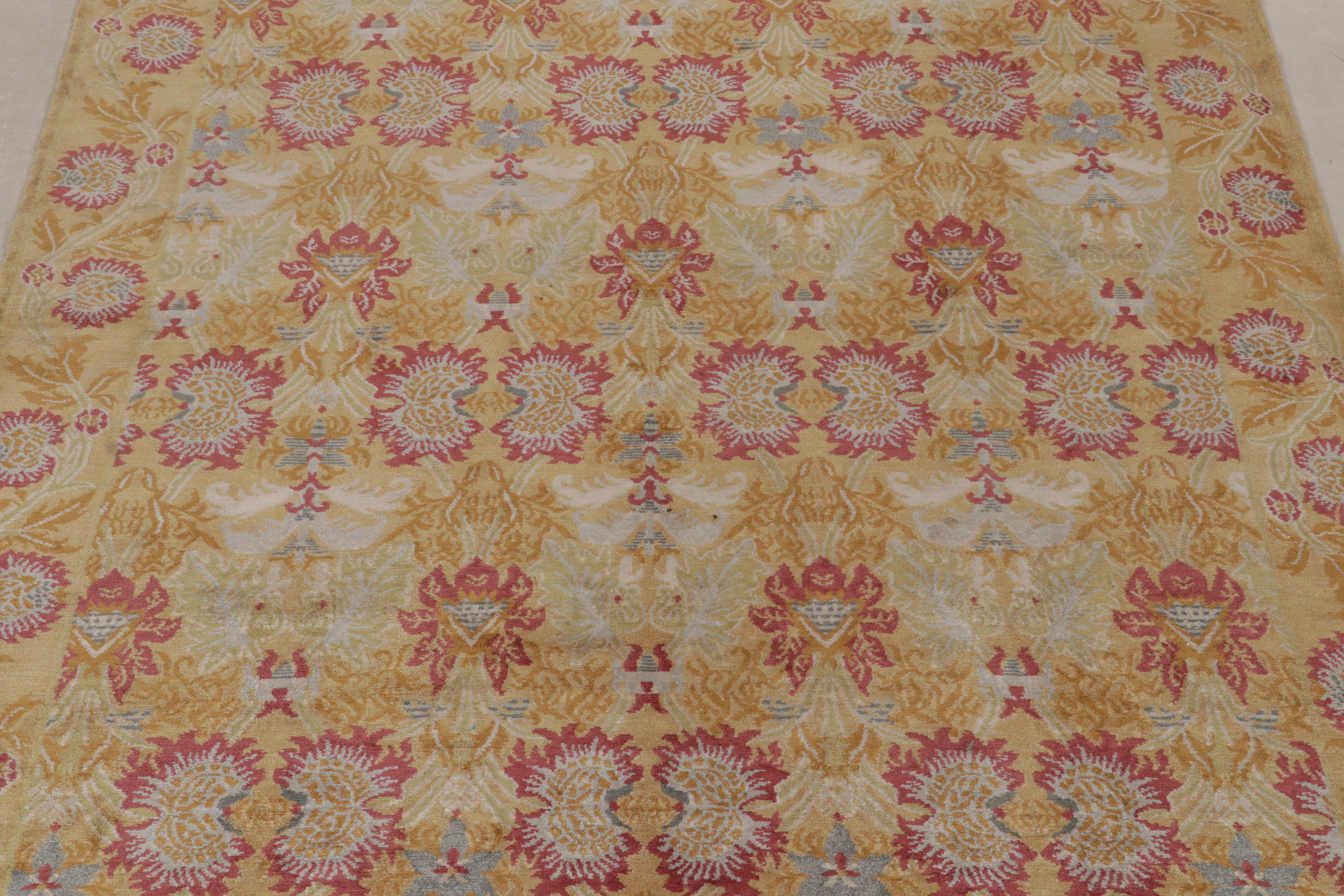 Rug & Kilim's Spanish European Style Rug in Gold & Red Floral Pattern (tapis espagnol de style européen à motif floral or et rouge) Neuf - En vente à Long Island City, NY