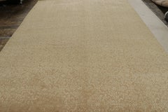 Rug & Kilim è un tappeto in stile europeo in oro con motivo floreale "Cordoba".
