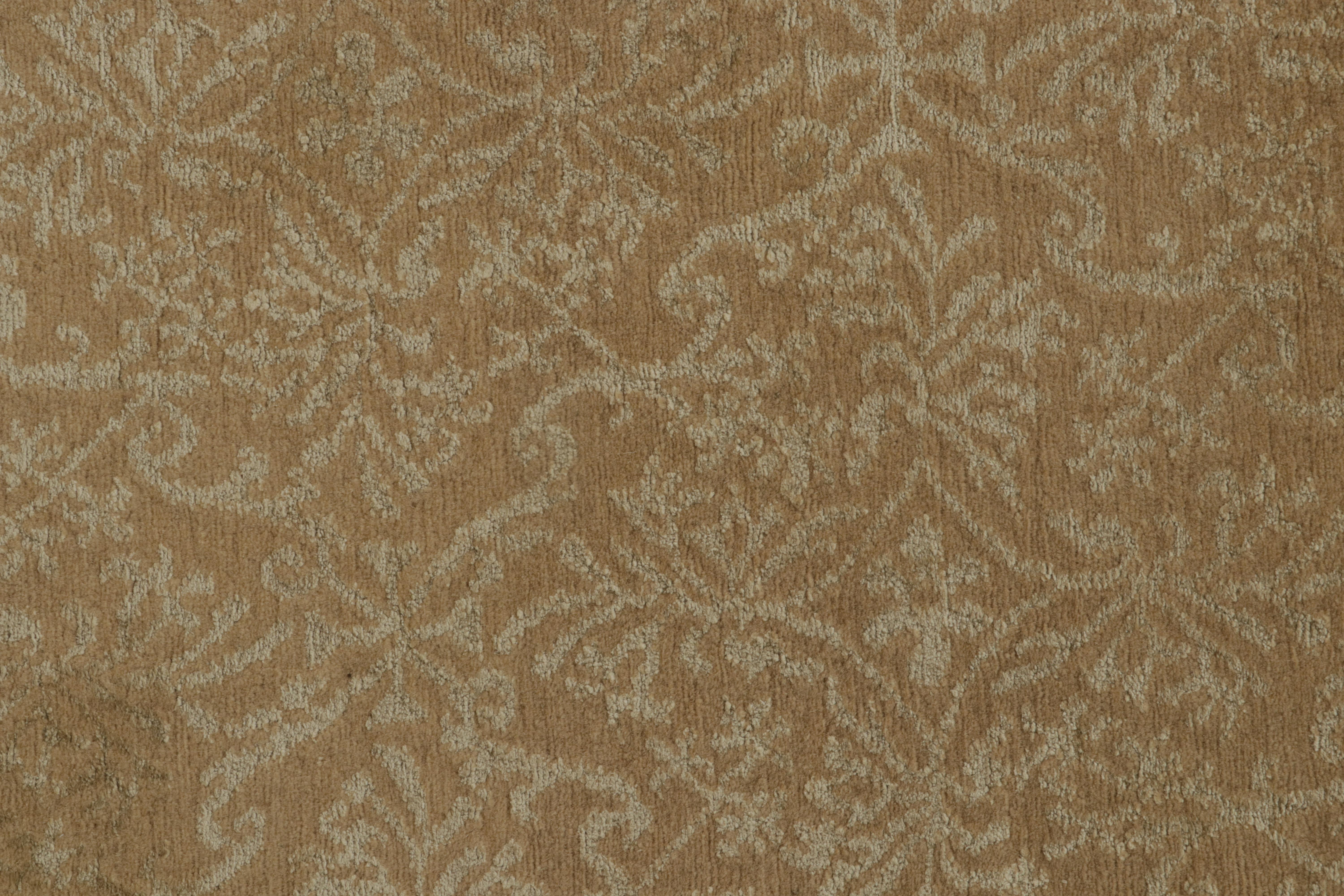 Népalais Rug & Kilim's Tapis espagnol de style européen en or avec motif floral Cordoba en vente