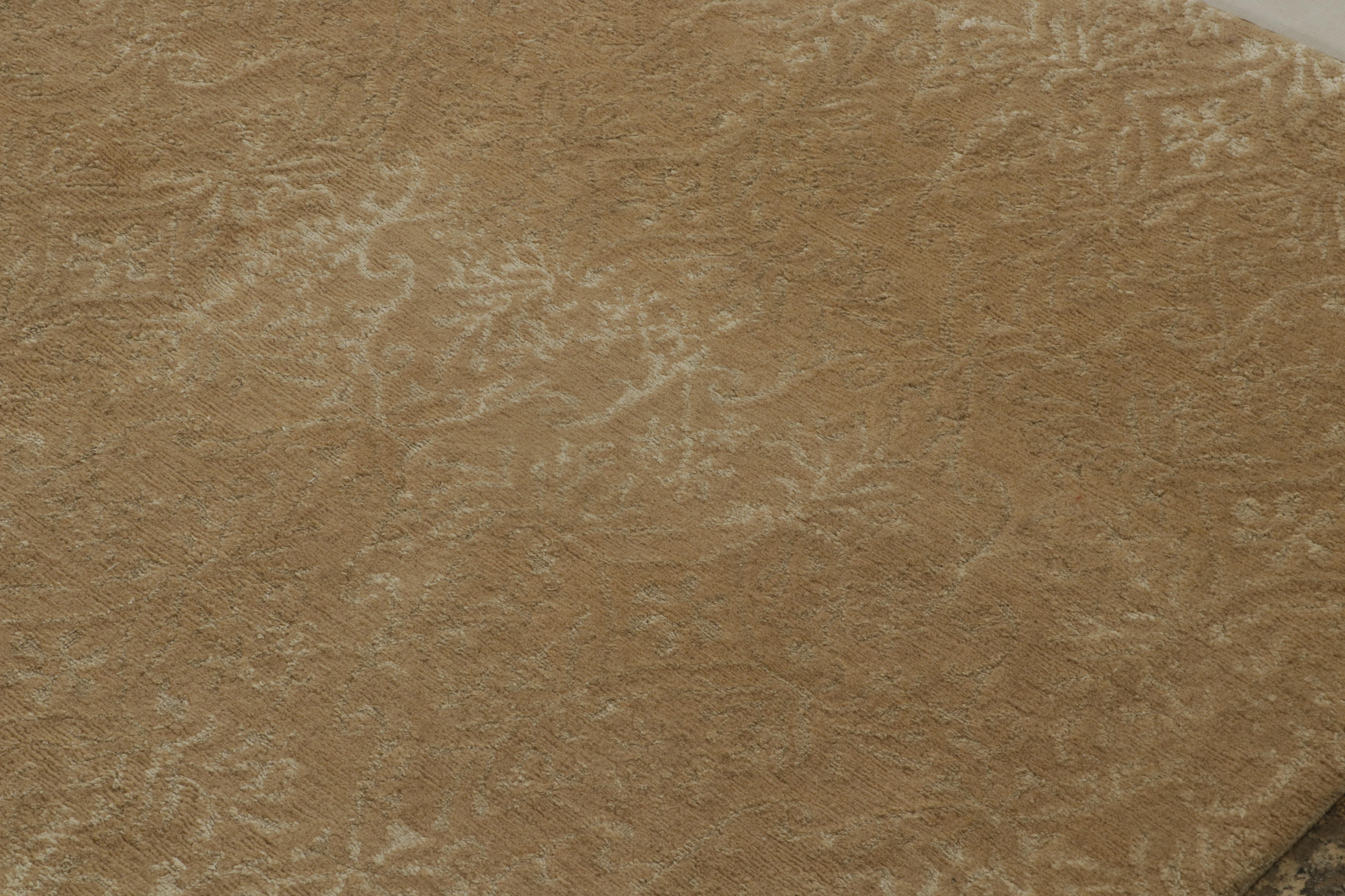 Rug & Kilim's Spanischer Teppich im europäischen Stil in Gold mit Blumenmuster Cordoba im Zustand „Neu“ im Angebot in Long Island City, NY