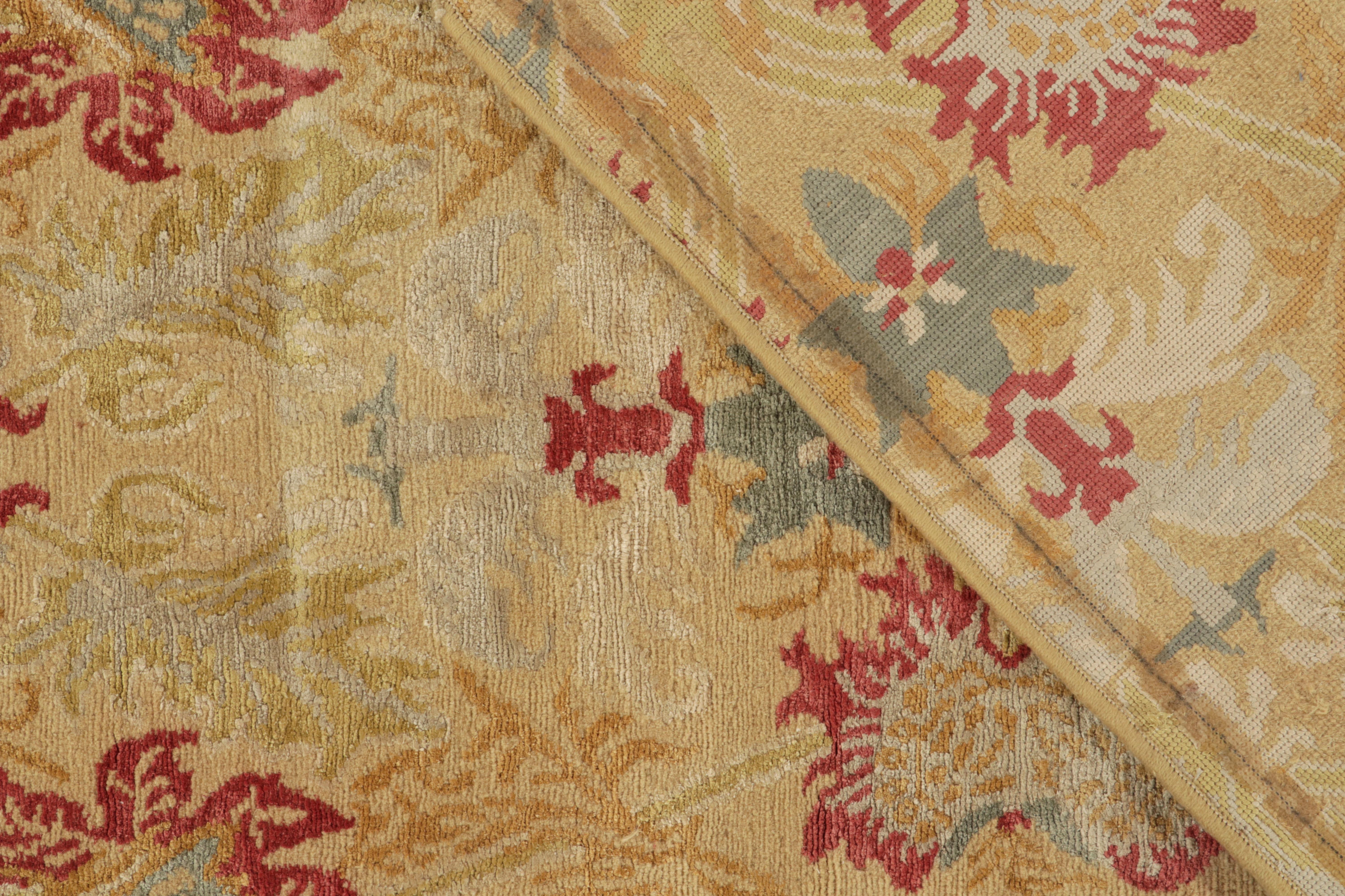 Rug & Kilim's Spanish European Style Läufer in Gold, Rot und Blau mit Blumenmuster (21. Jahrhundert und zeitgenössisch) im Angebot