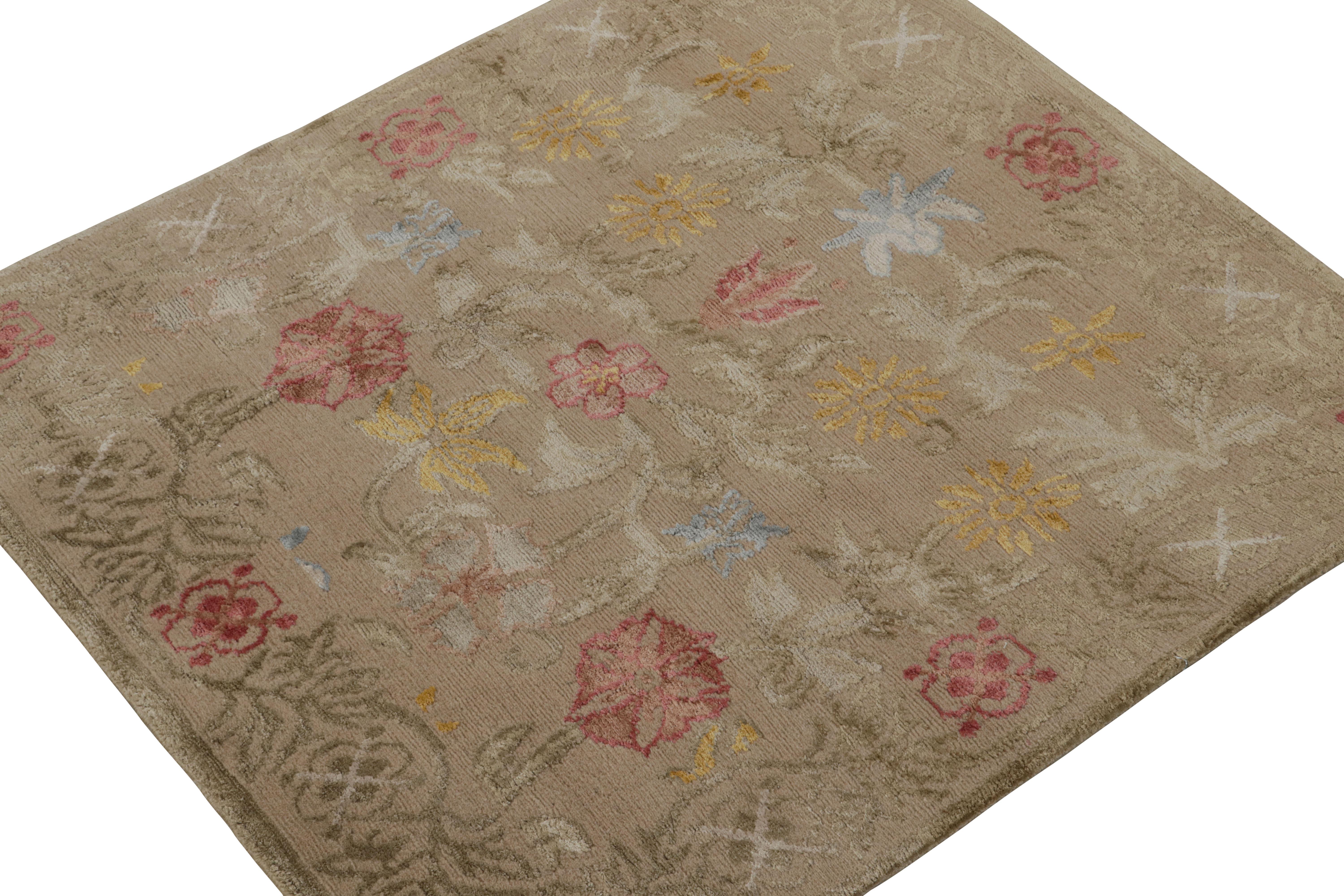 Un tapis carré 3x3 en laine et soie noué à la main, nommé d'après la ville espagnole titulaire, de la Collection européenne de Rug & Kilim, avec des motifs floraux polychromes sur toute la surface. 

Sur le Design : 

La vision s'épanouit avec des