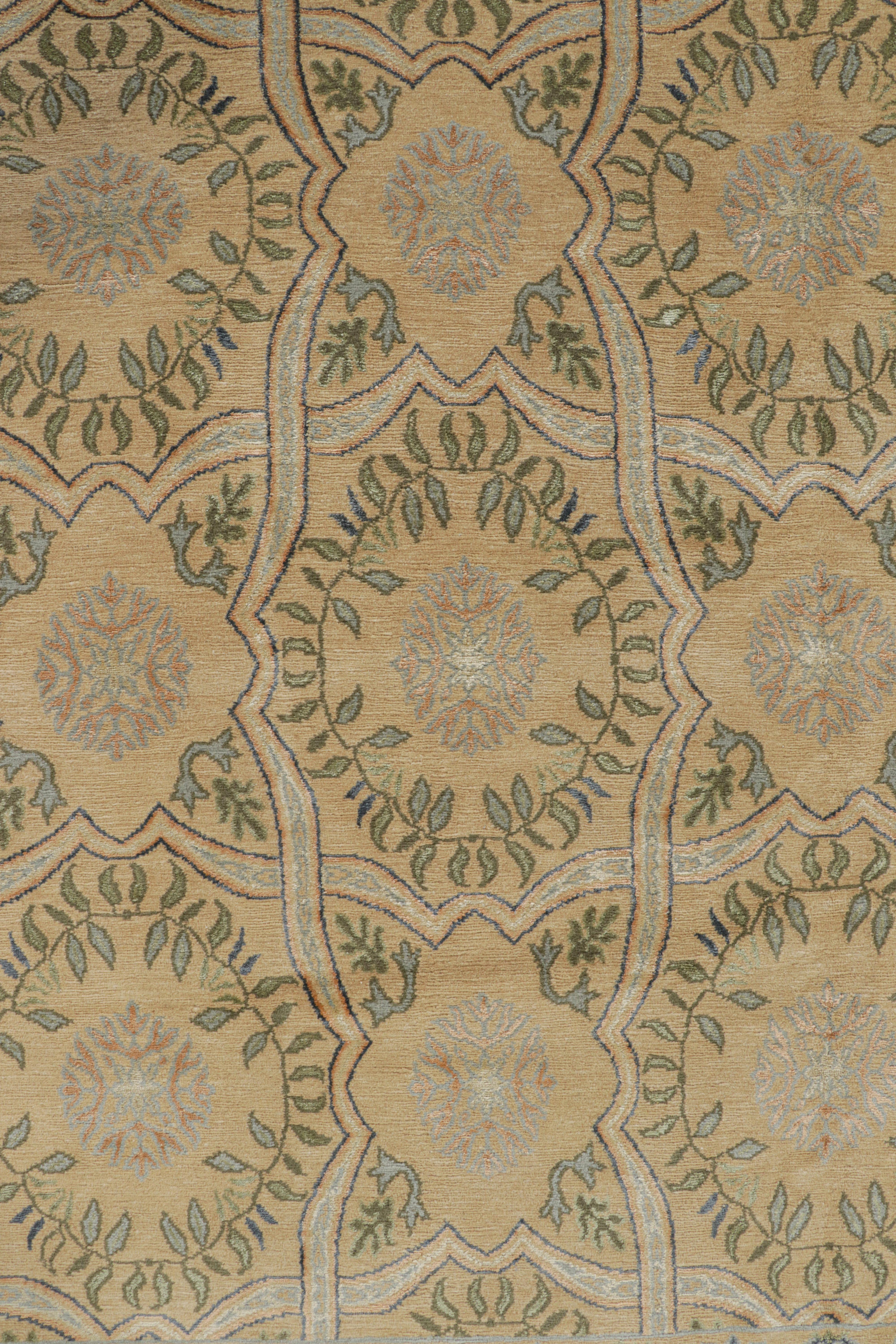 Alfombra estilo español de Rug & Kilim en dorado con motivos florales 