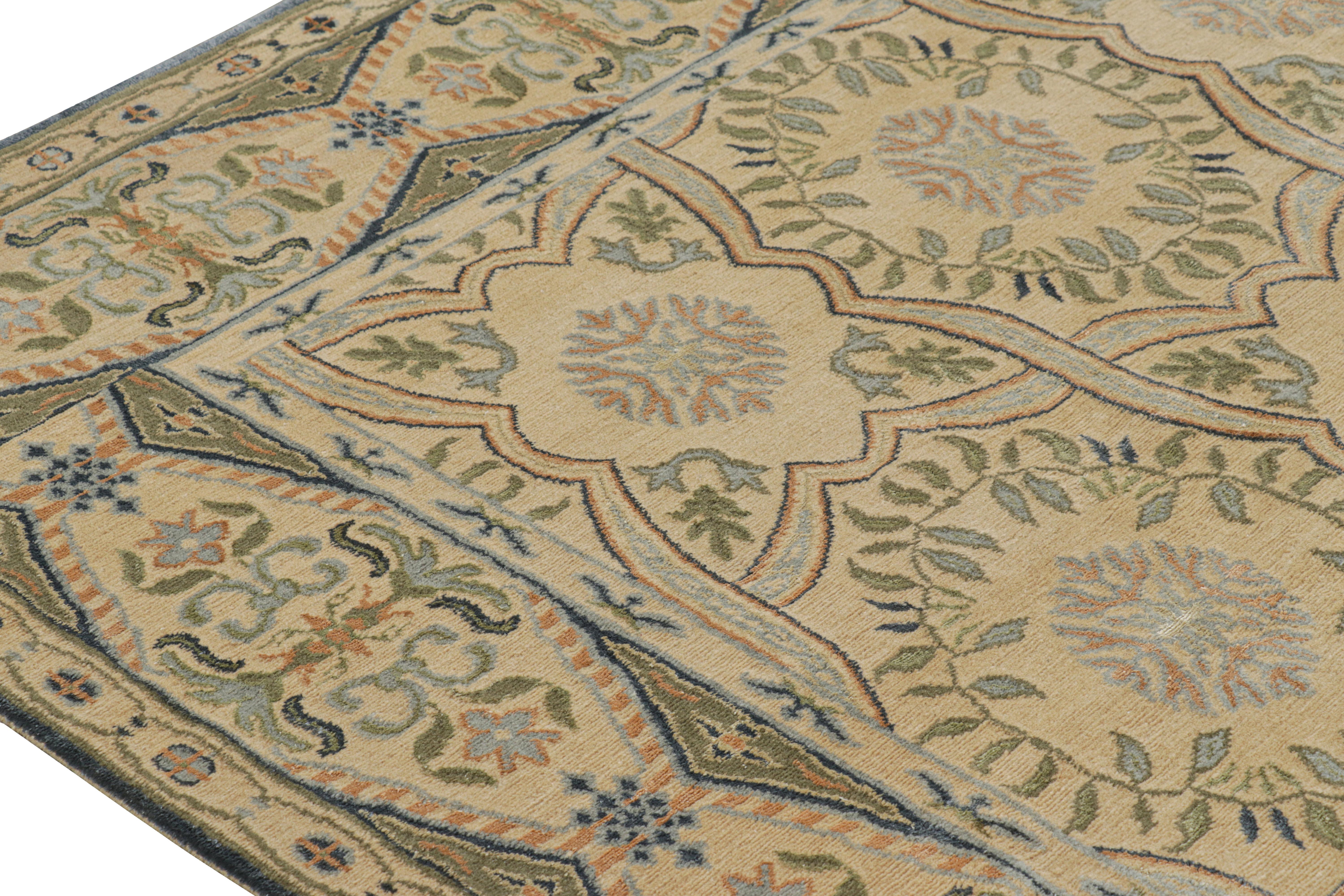 Alfombra estilo español de Rug & Kilim en dorado con motivos florales 